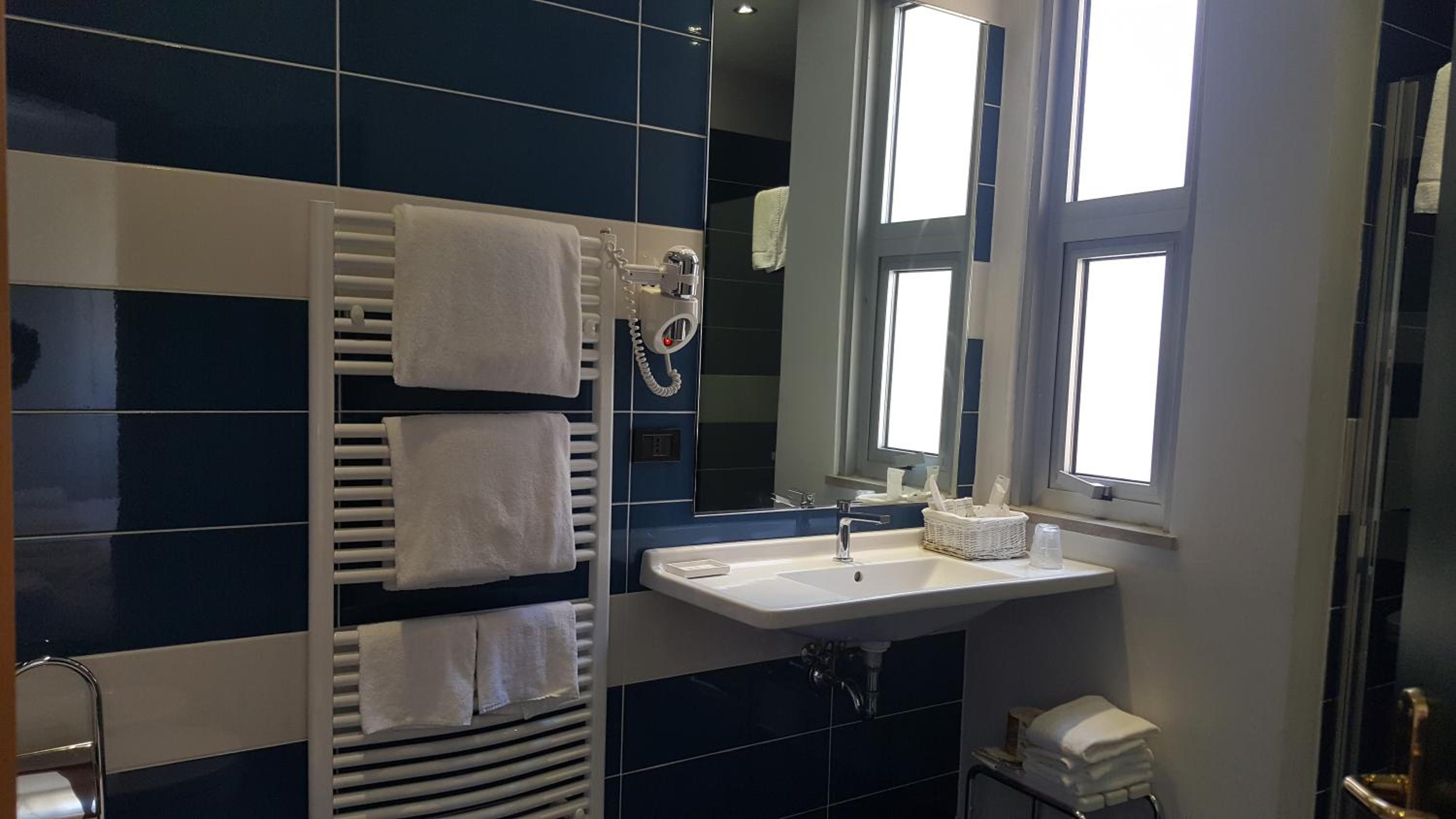 Suite - Photo 12