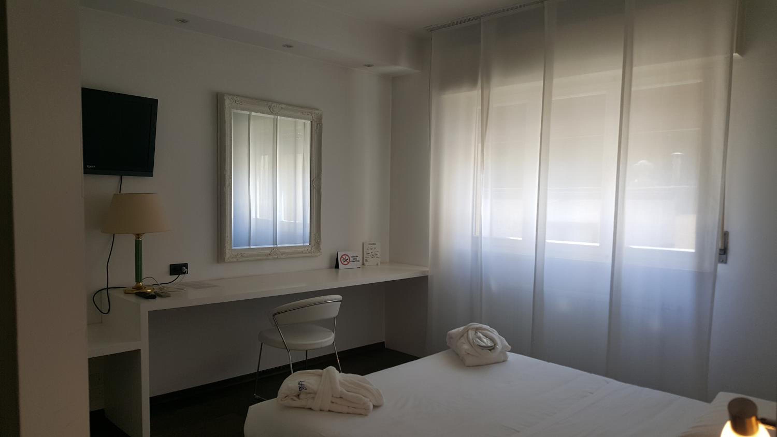 Suite - Photo 11