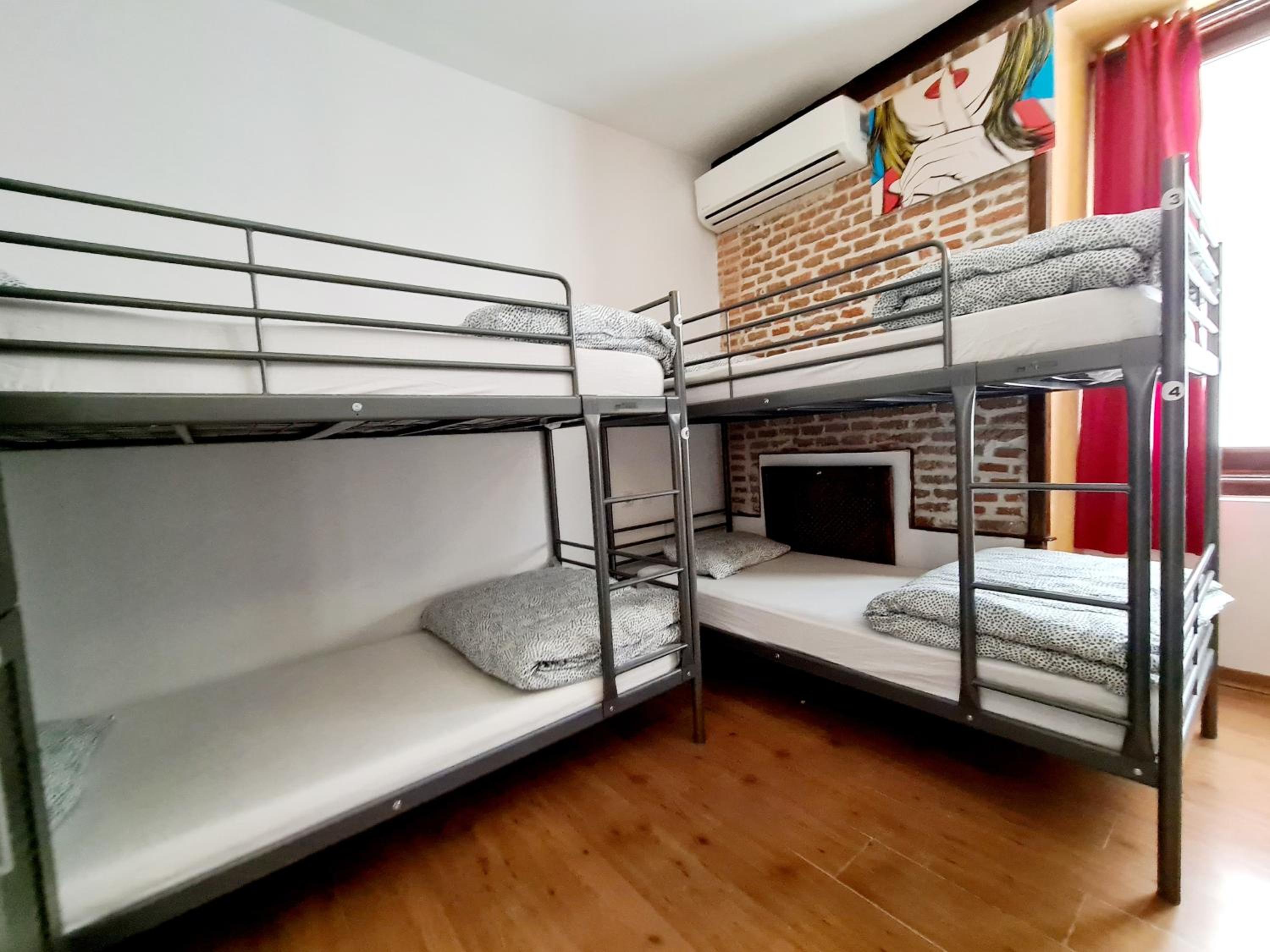 Bed in 4-Bed Mixed Dormitory Room photo 1