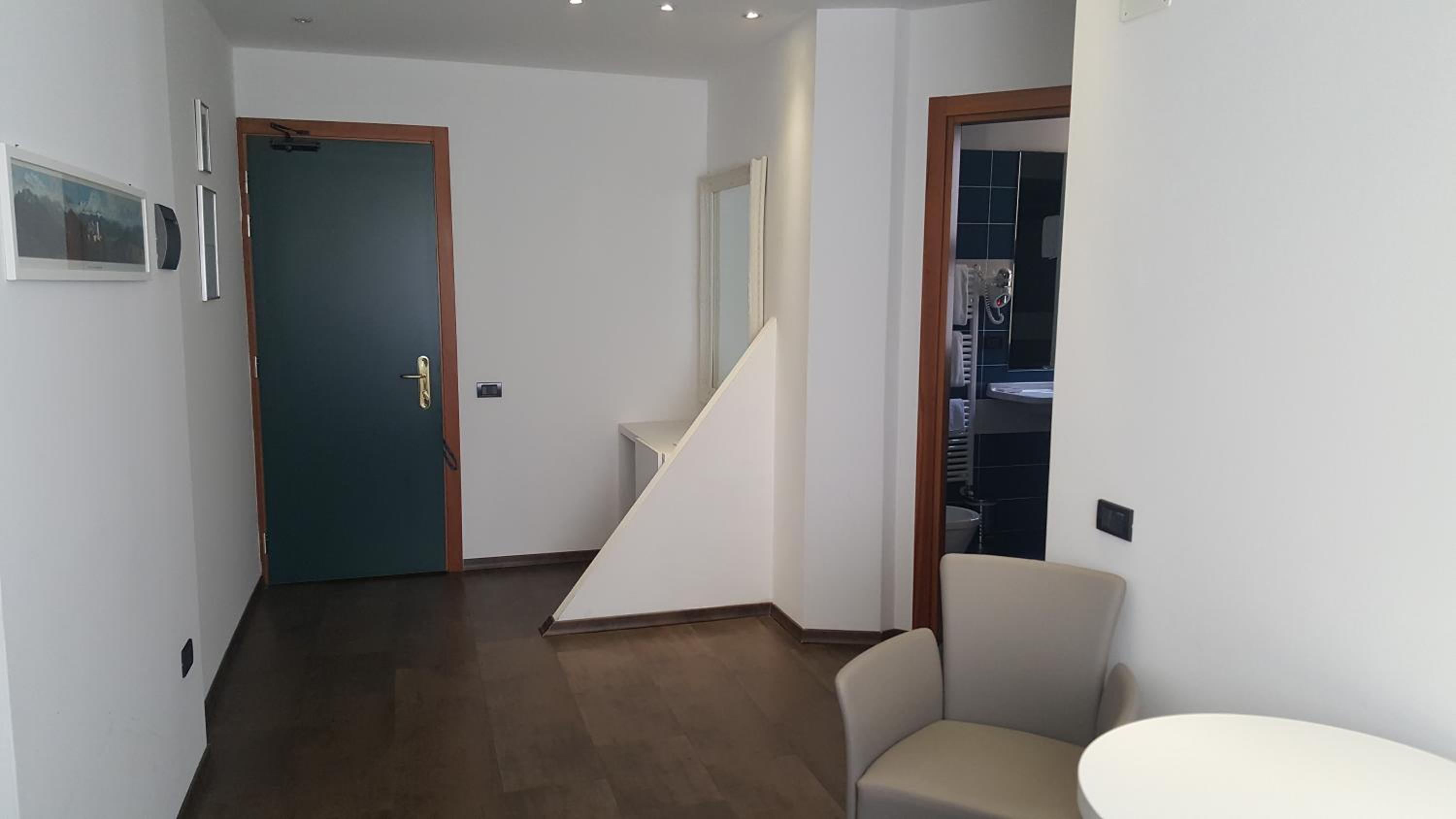 Suite - Photo 10