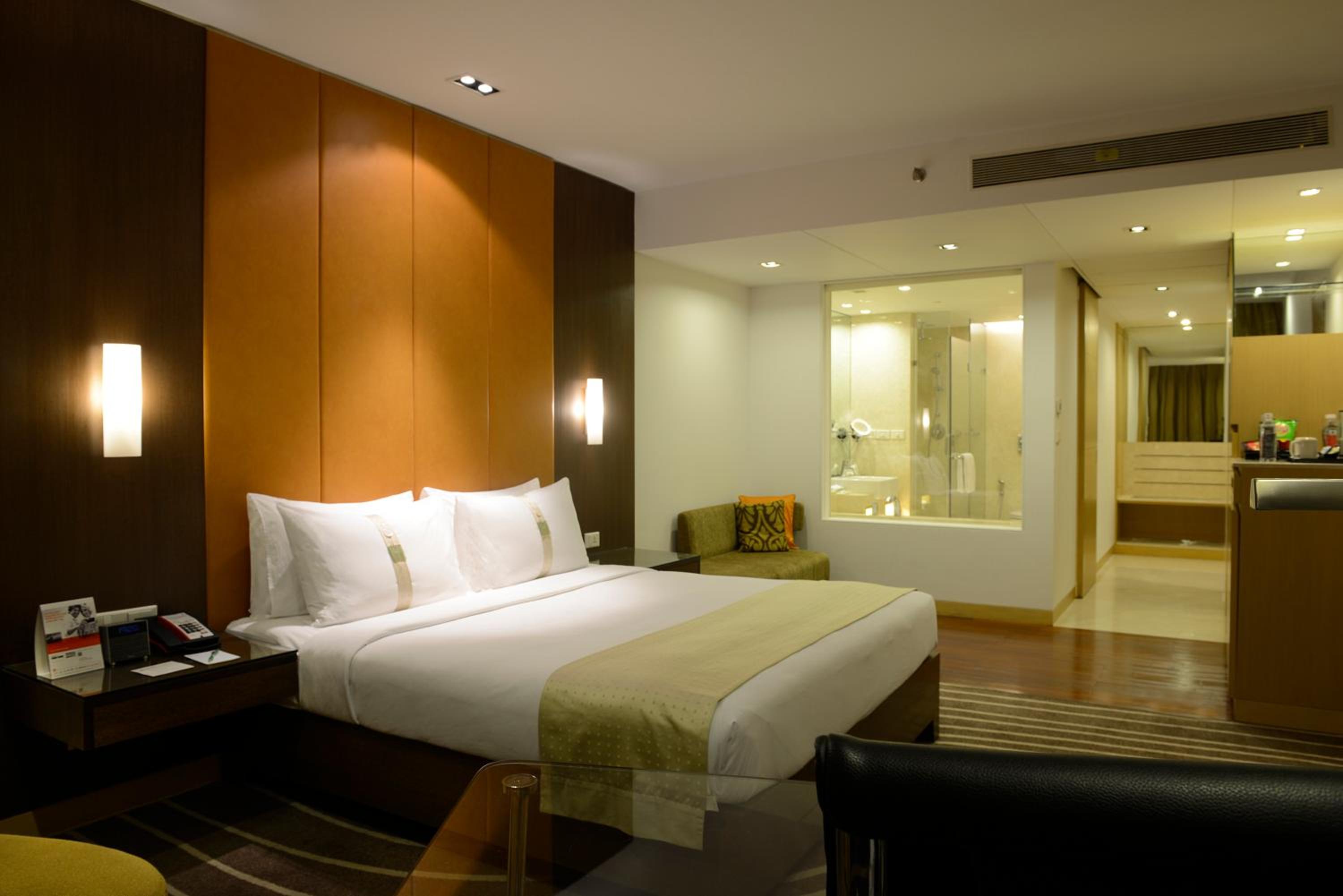 Premium King Room - Photo 4