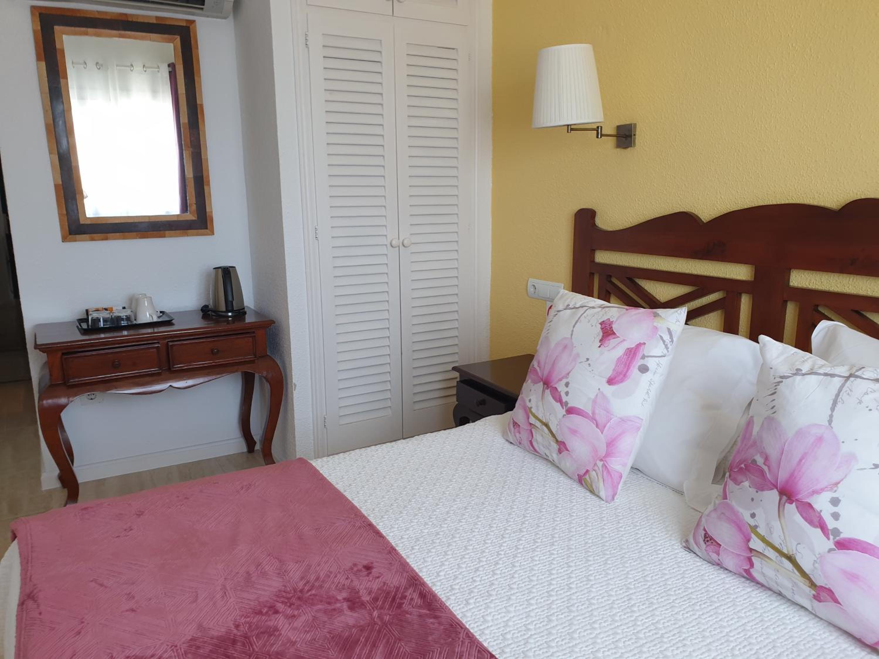 Double Room with Sea View - Photo 1