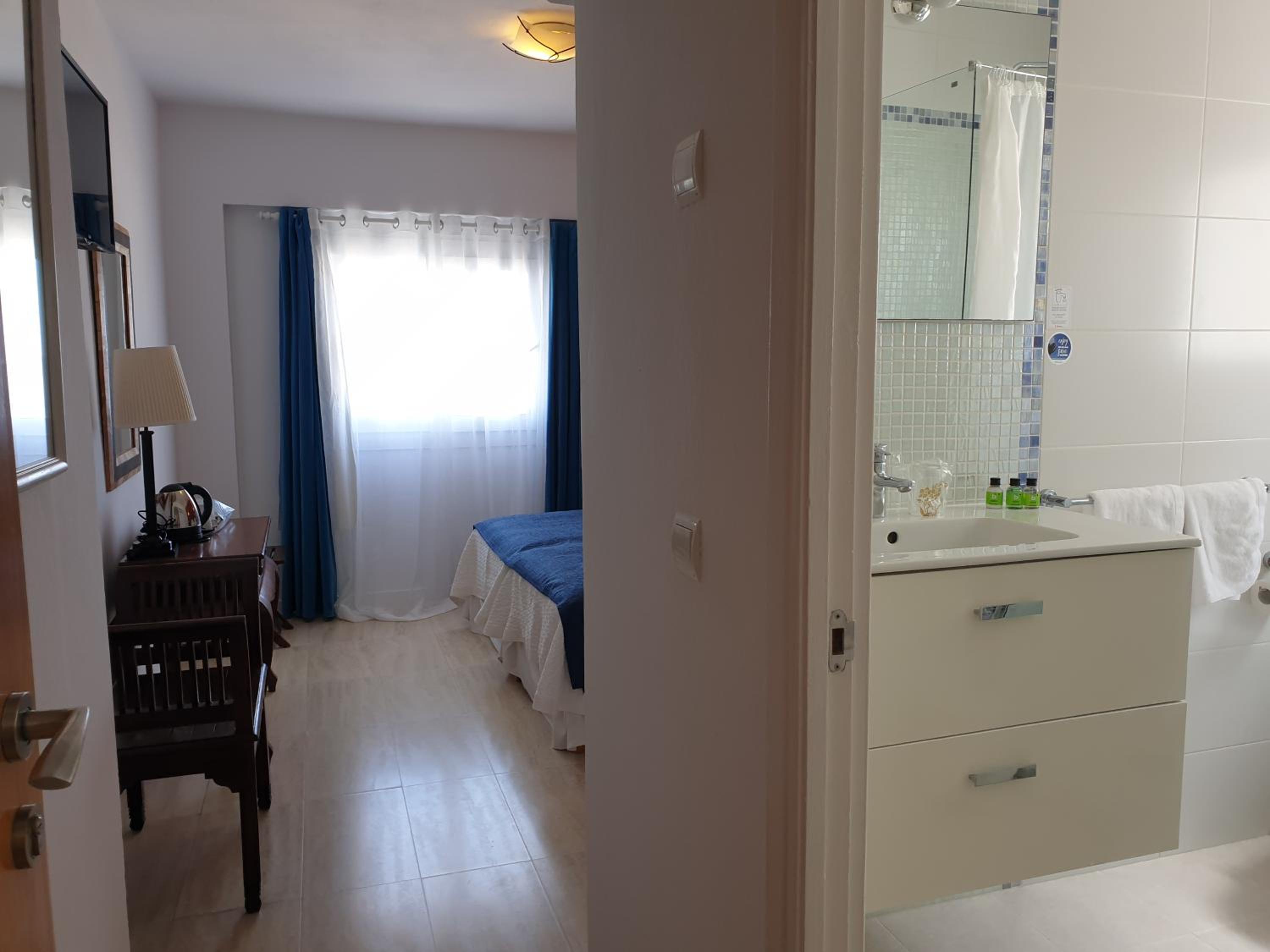 Superior Double or Twin Room with Sea View - Photo 6
