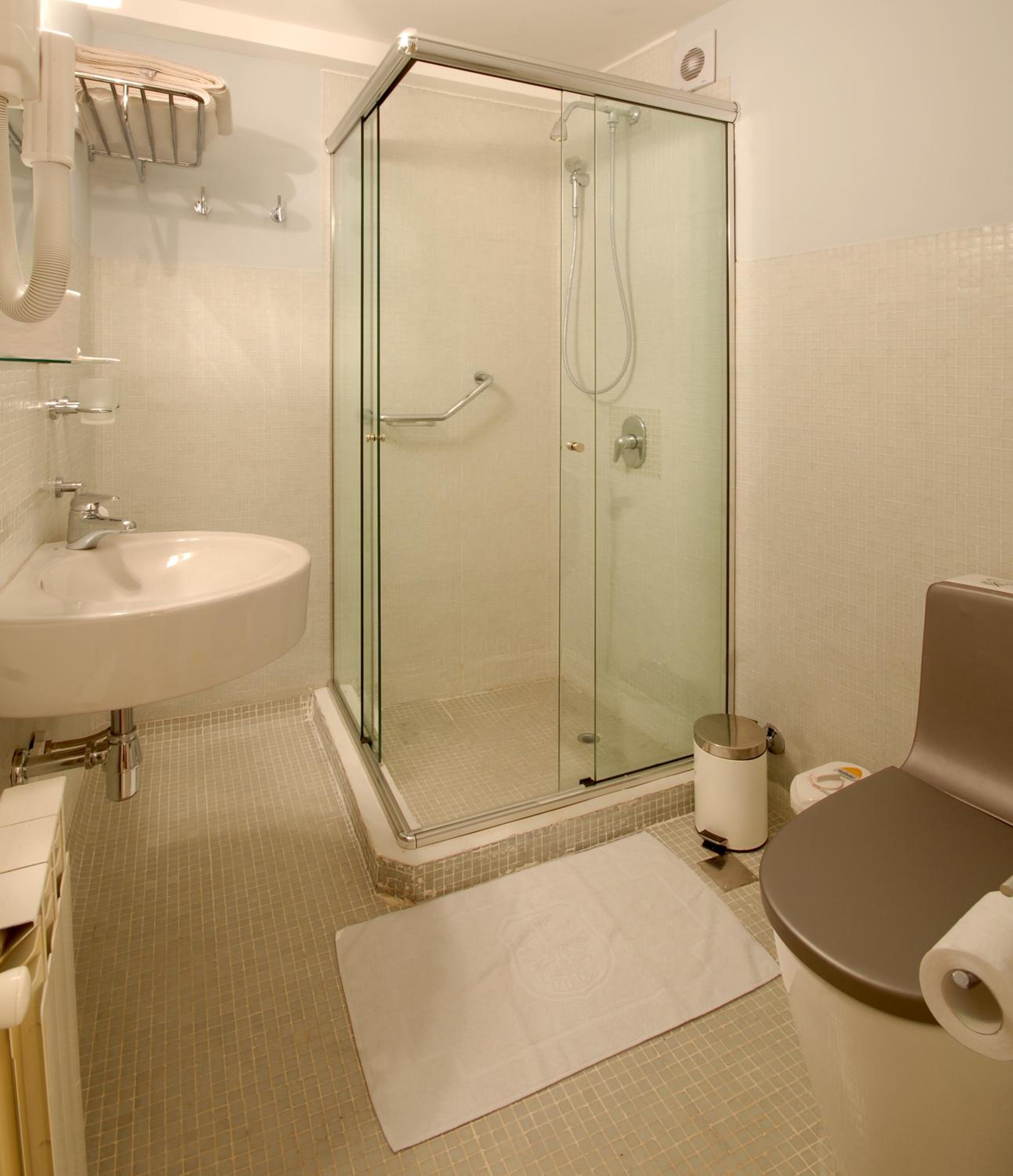 Double or Twin Room with City View photo 3