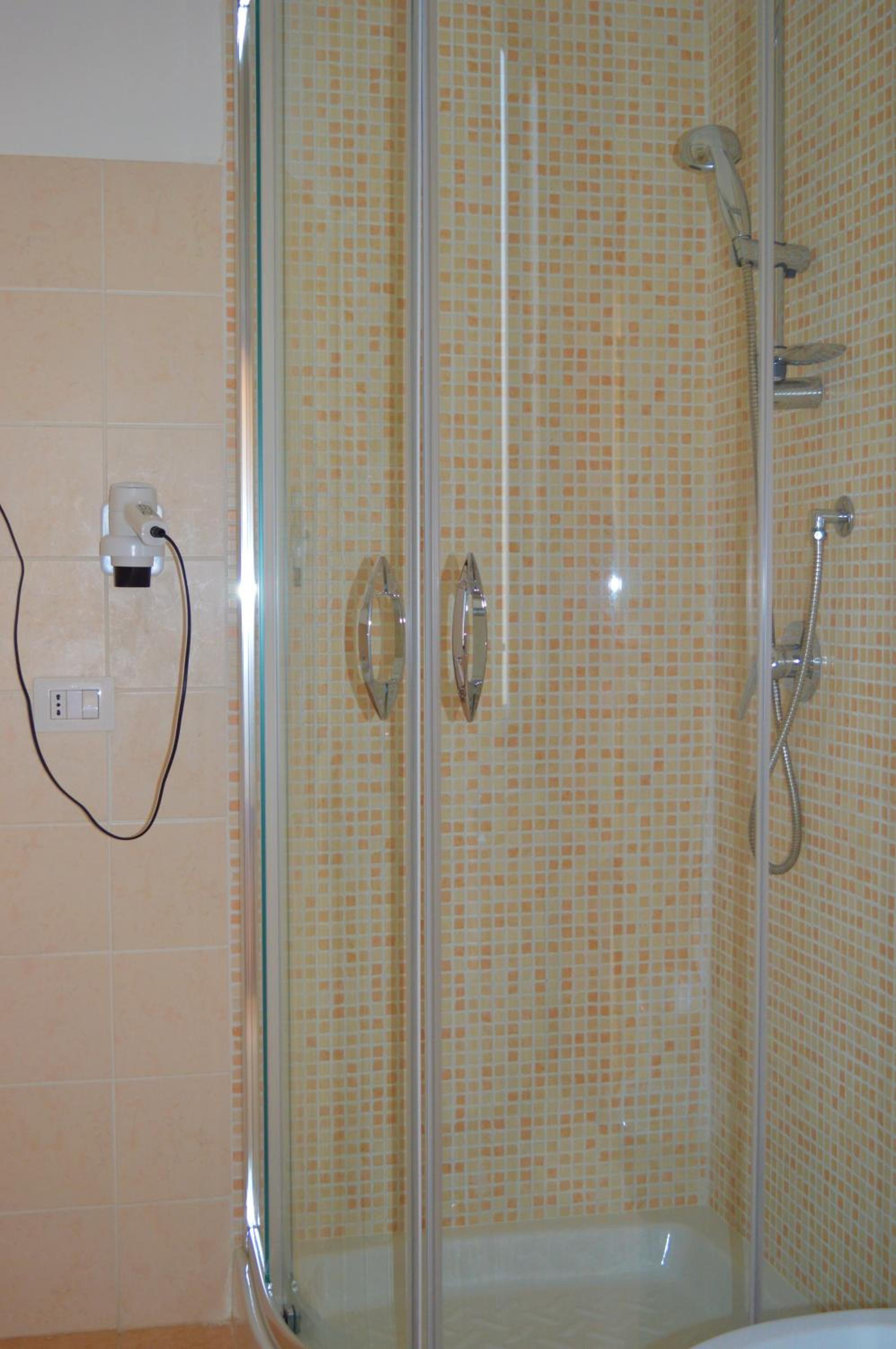 Large Double or Twin Room photo 2