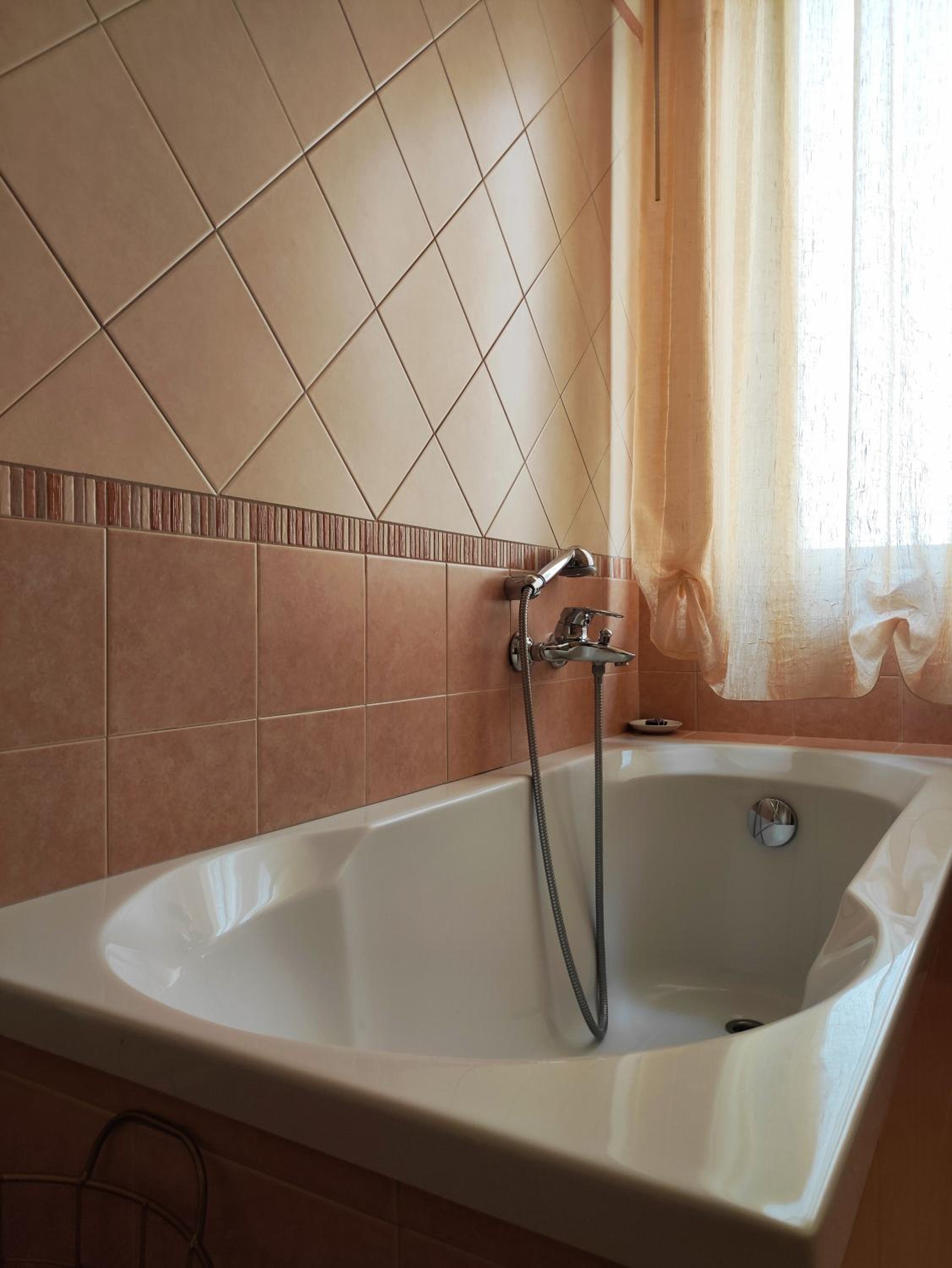 Double or Twin Room - Photo 8