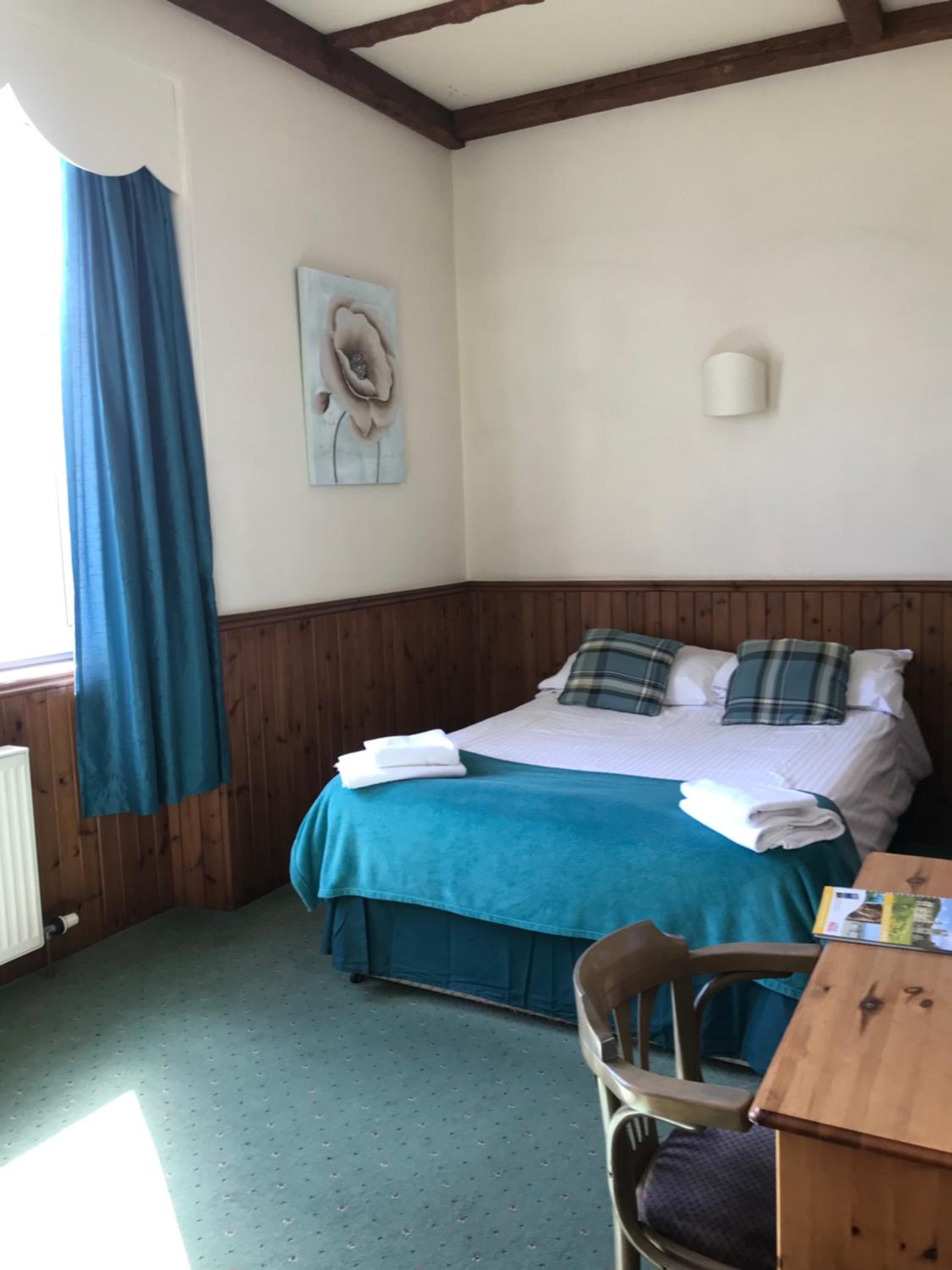 Standard Double Room - Photo 8