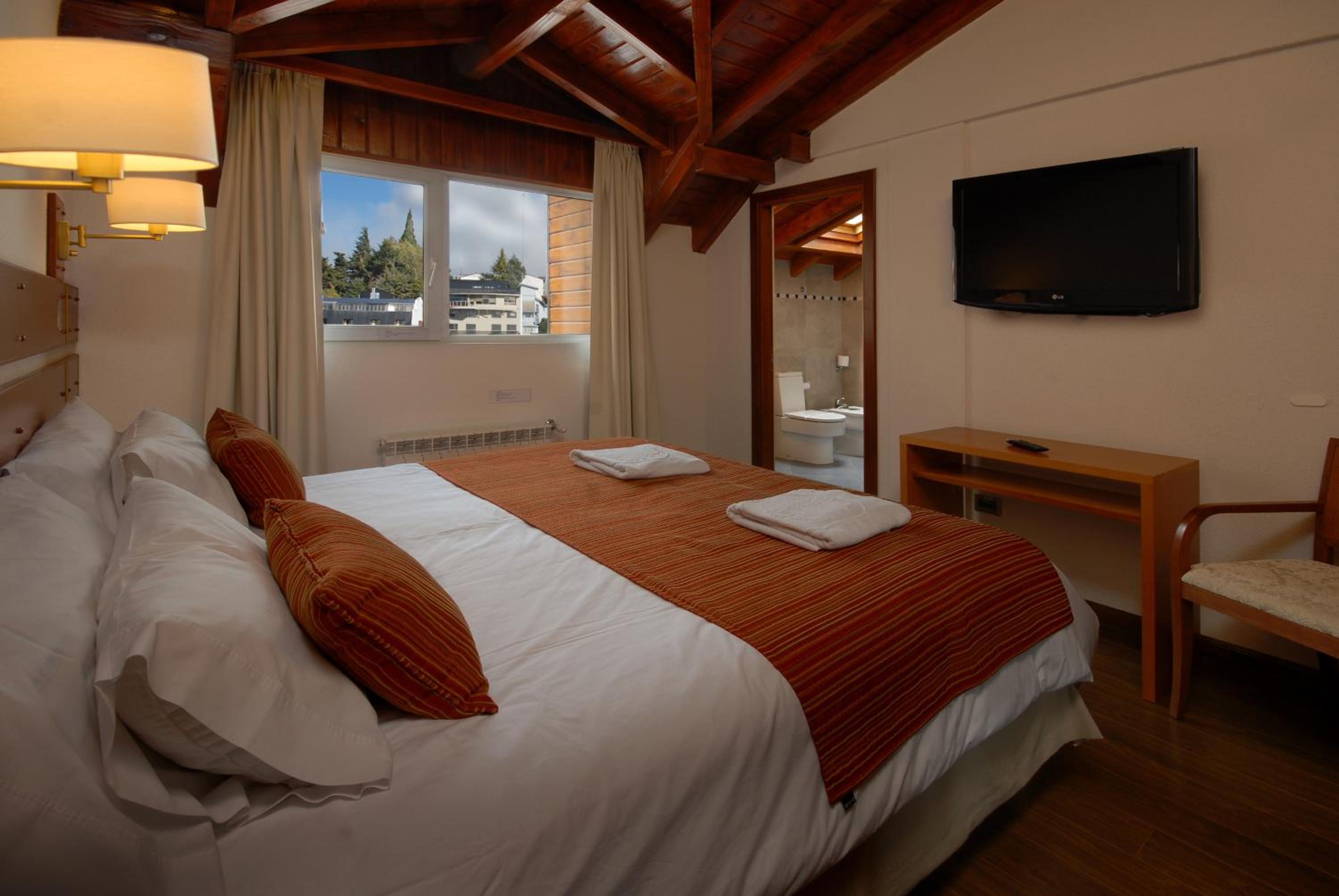 Double or Twin Room with City View photo 2