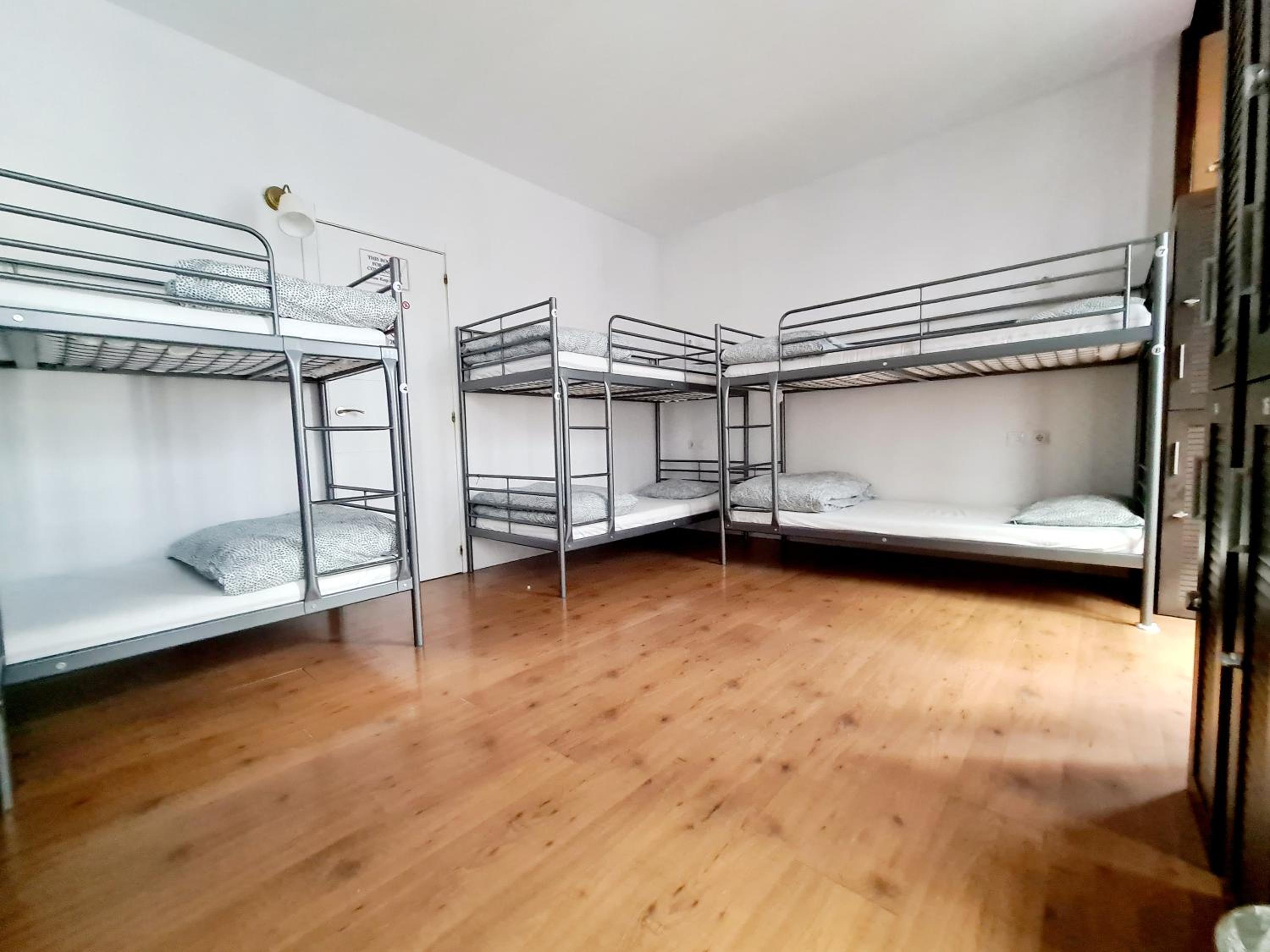 Bed in 10-Bed Mixed Dormitory Room photo 2