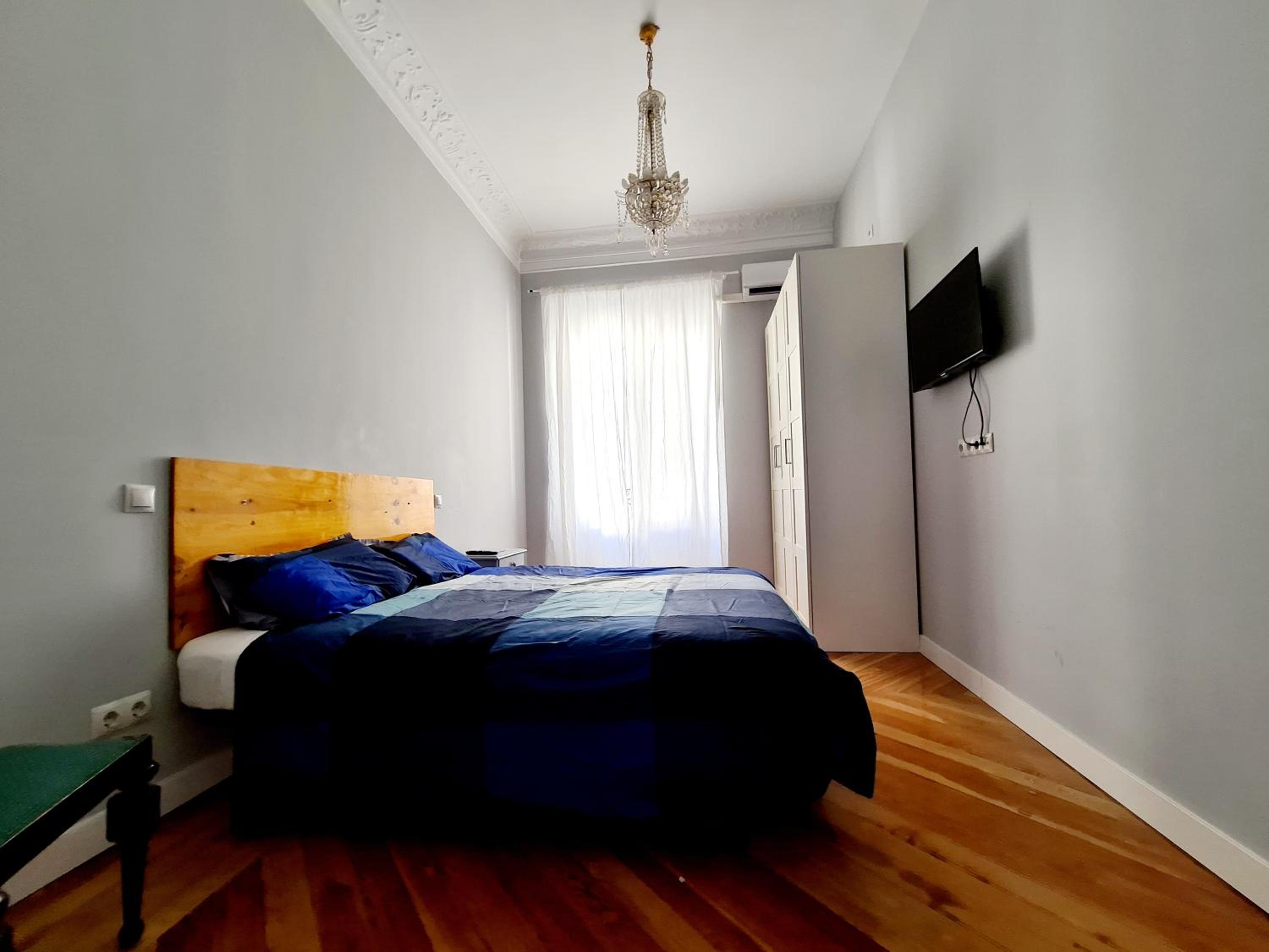 Double Room with Shared Bathroom photo 2