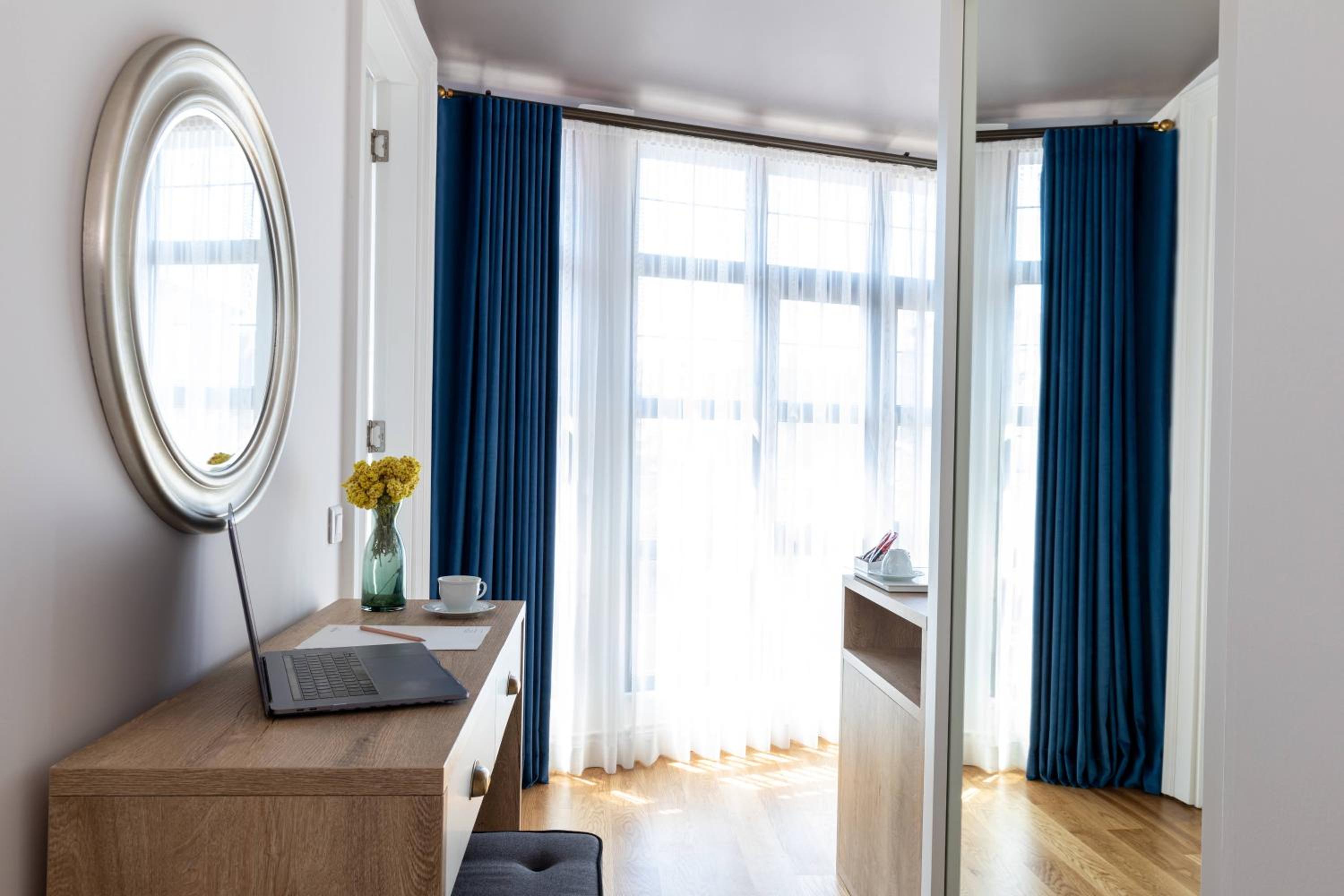 Deluxe Double Room with Balcony photo 3