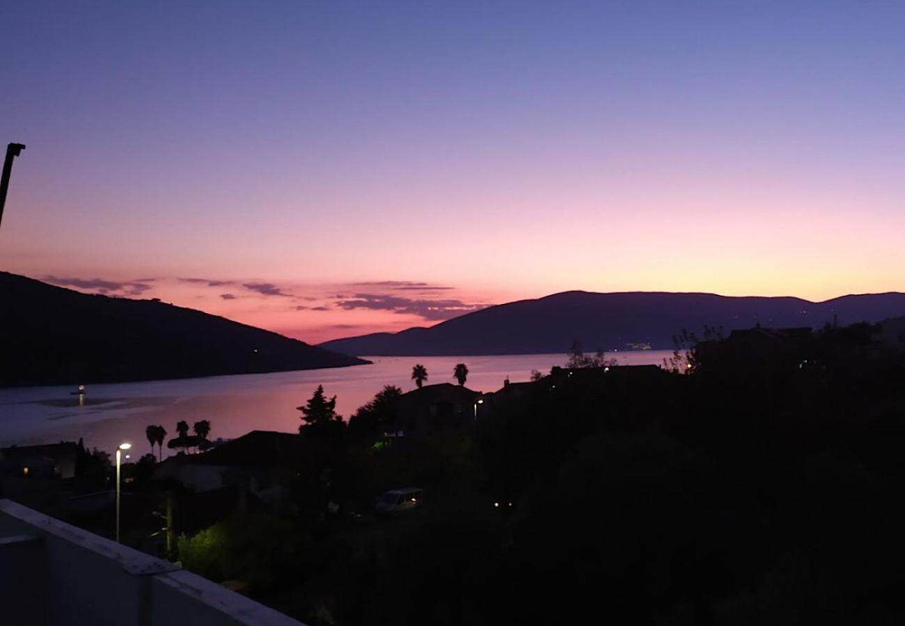 Deluxe Double Room with Sea View - Photo 12
