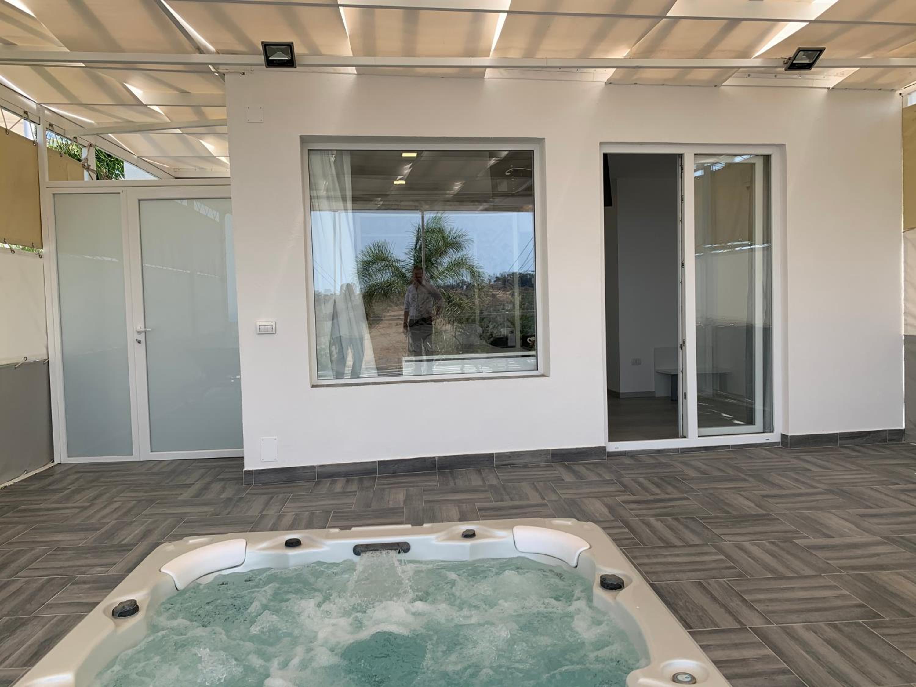 Queen Room with Private Spa & View photo 3
