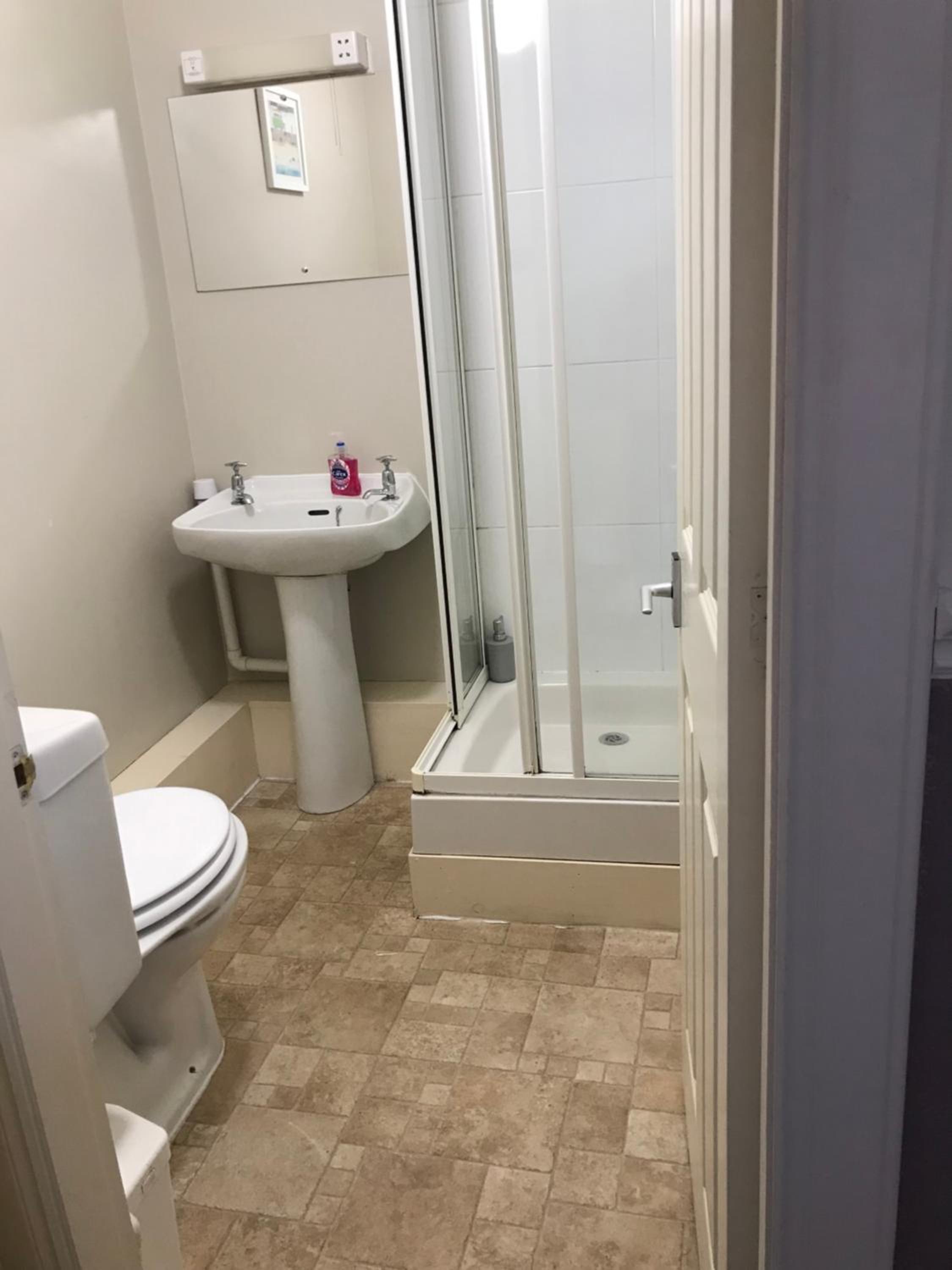 Standard Double Room - Photo 5