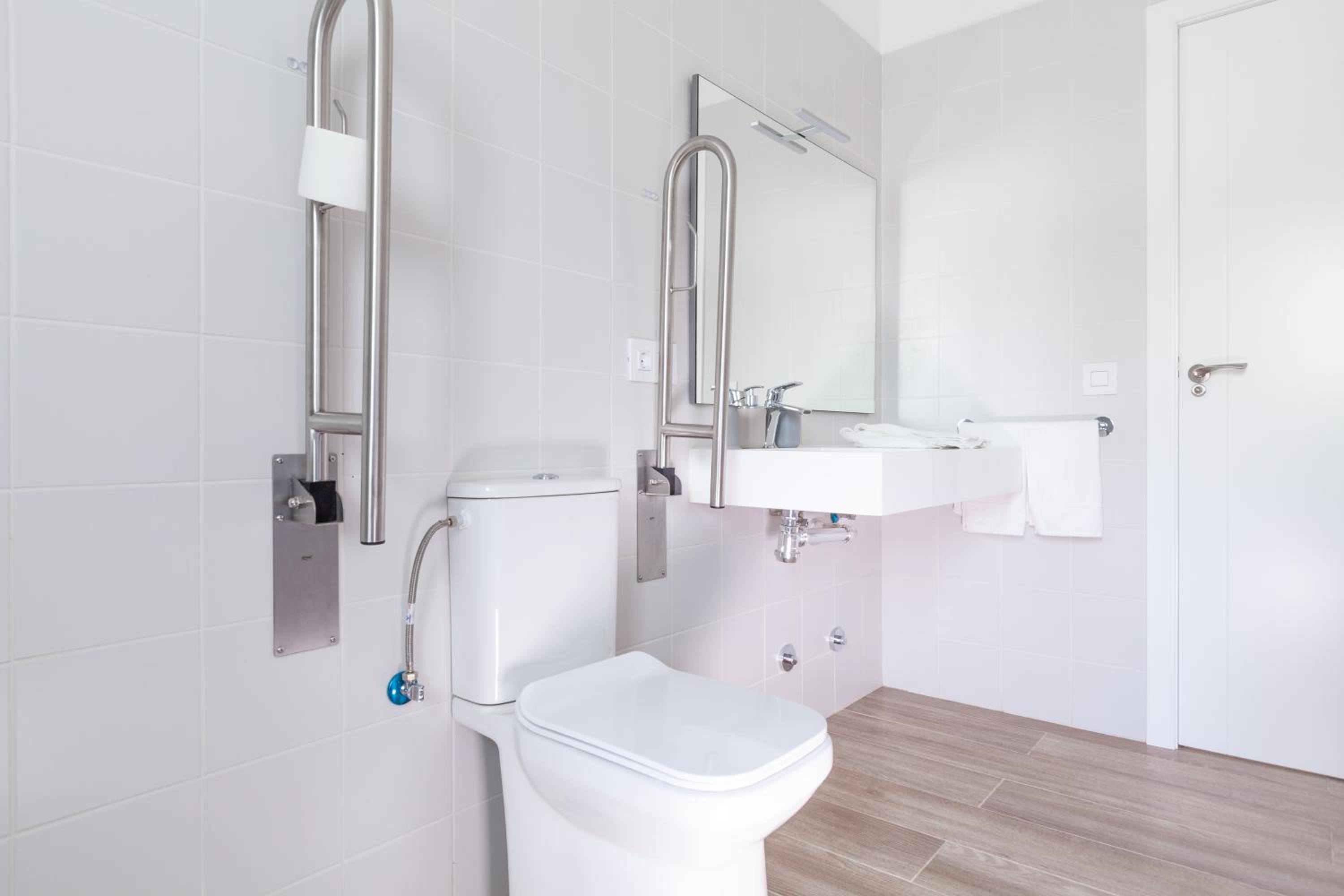 Two-Bedroom Apartment - Disability Access photo 3