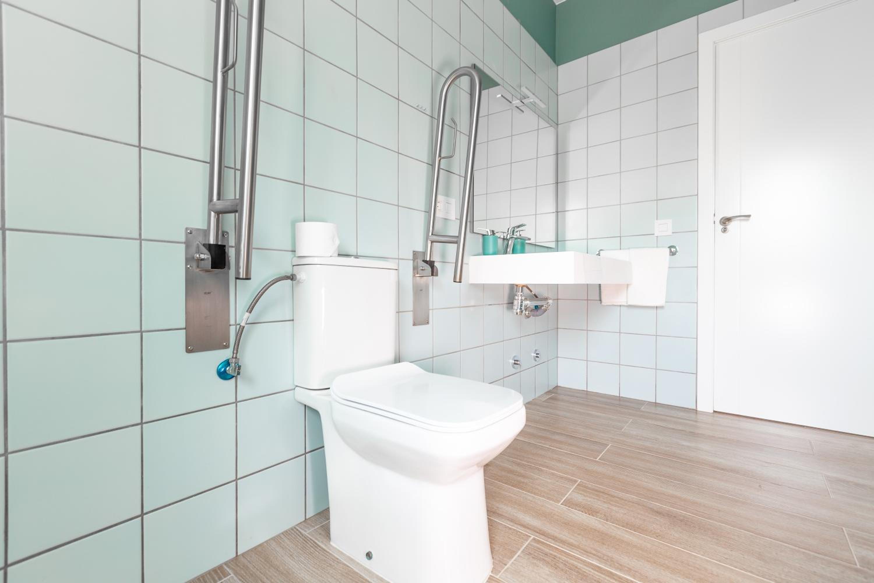 Two-Bedroom Apartment - Disability Access photo 2