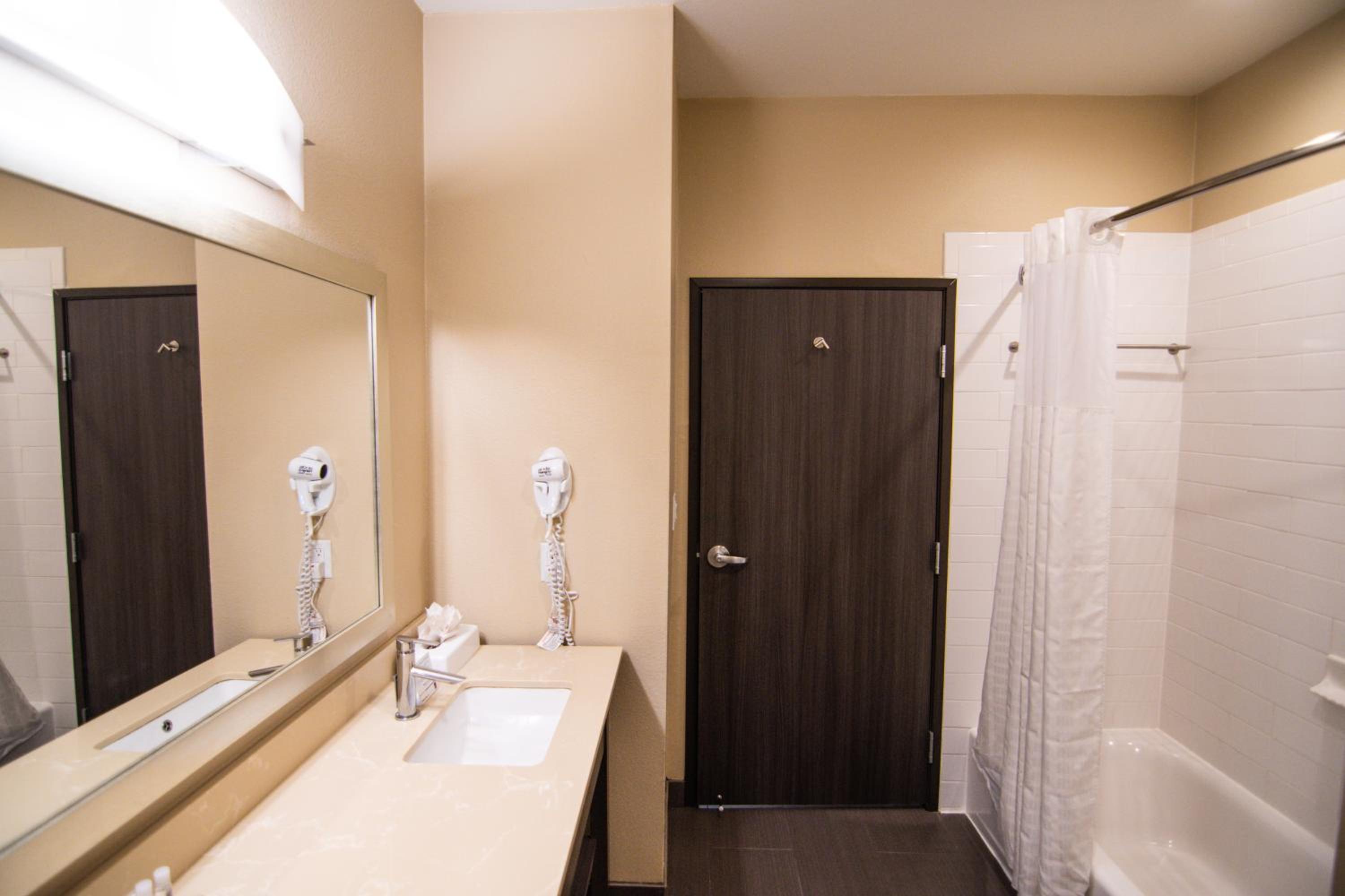 Deluxe Queen Suite with Two Queen Bed Non-Smoking