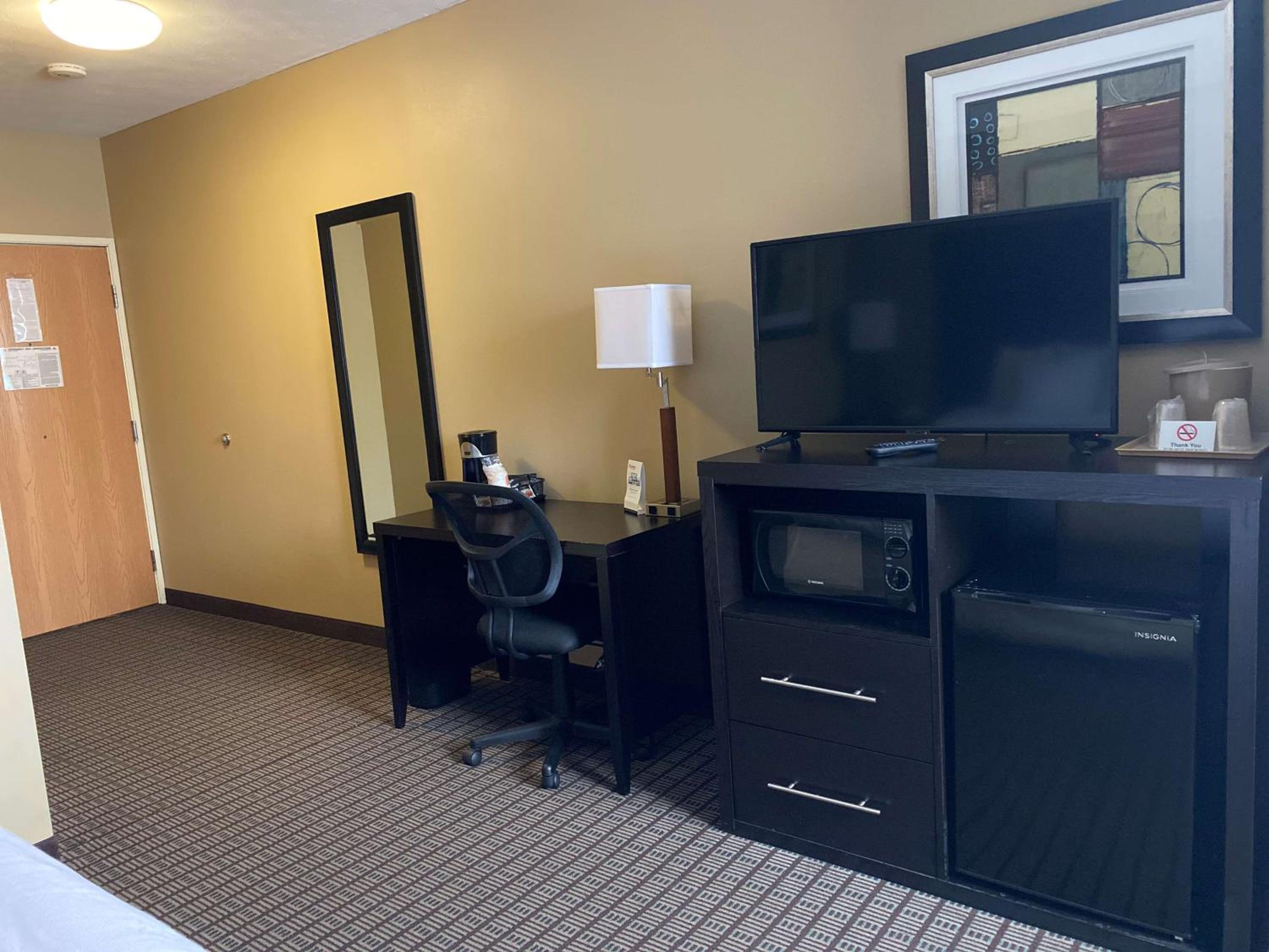 King Room with Roll-in Shower - Disability Access/Non-Smoking