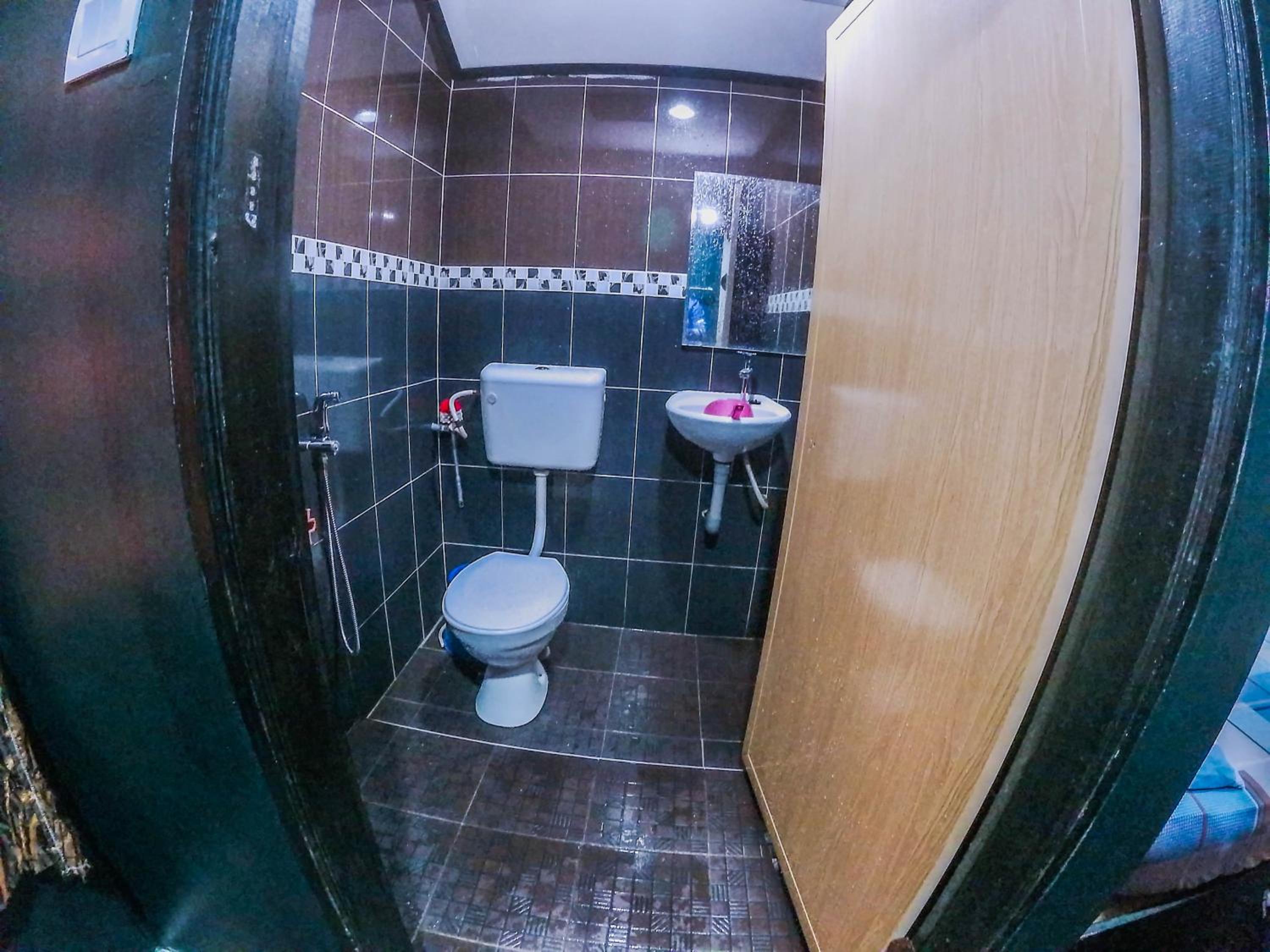 Budget Double Room photo 3