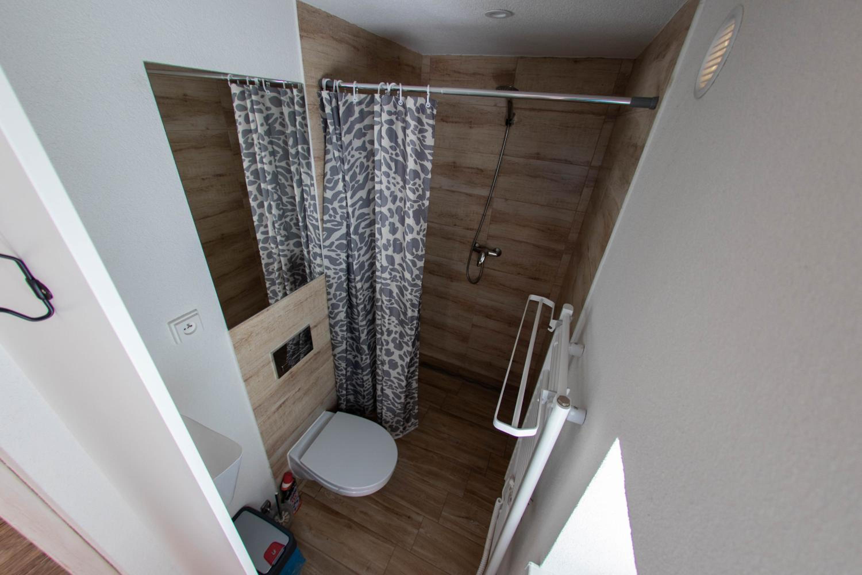 One-Bedroom Apartment - Photo 4