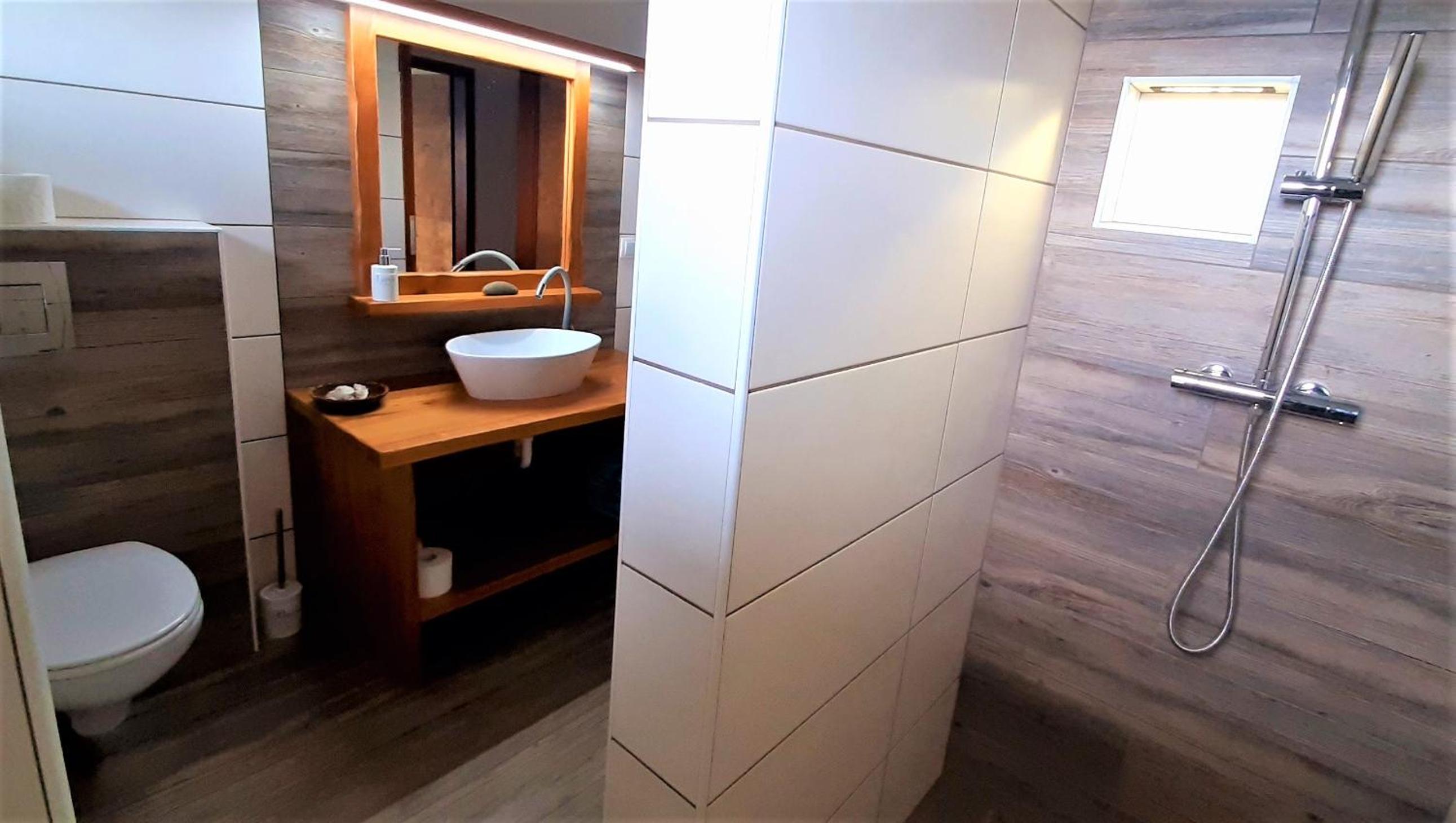 One-Bedroom Apartment - Photo 12