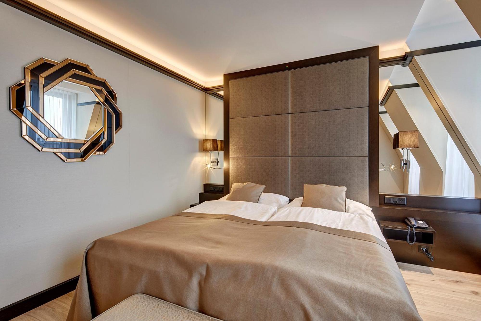 Deluxe Suite - Photo 8