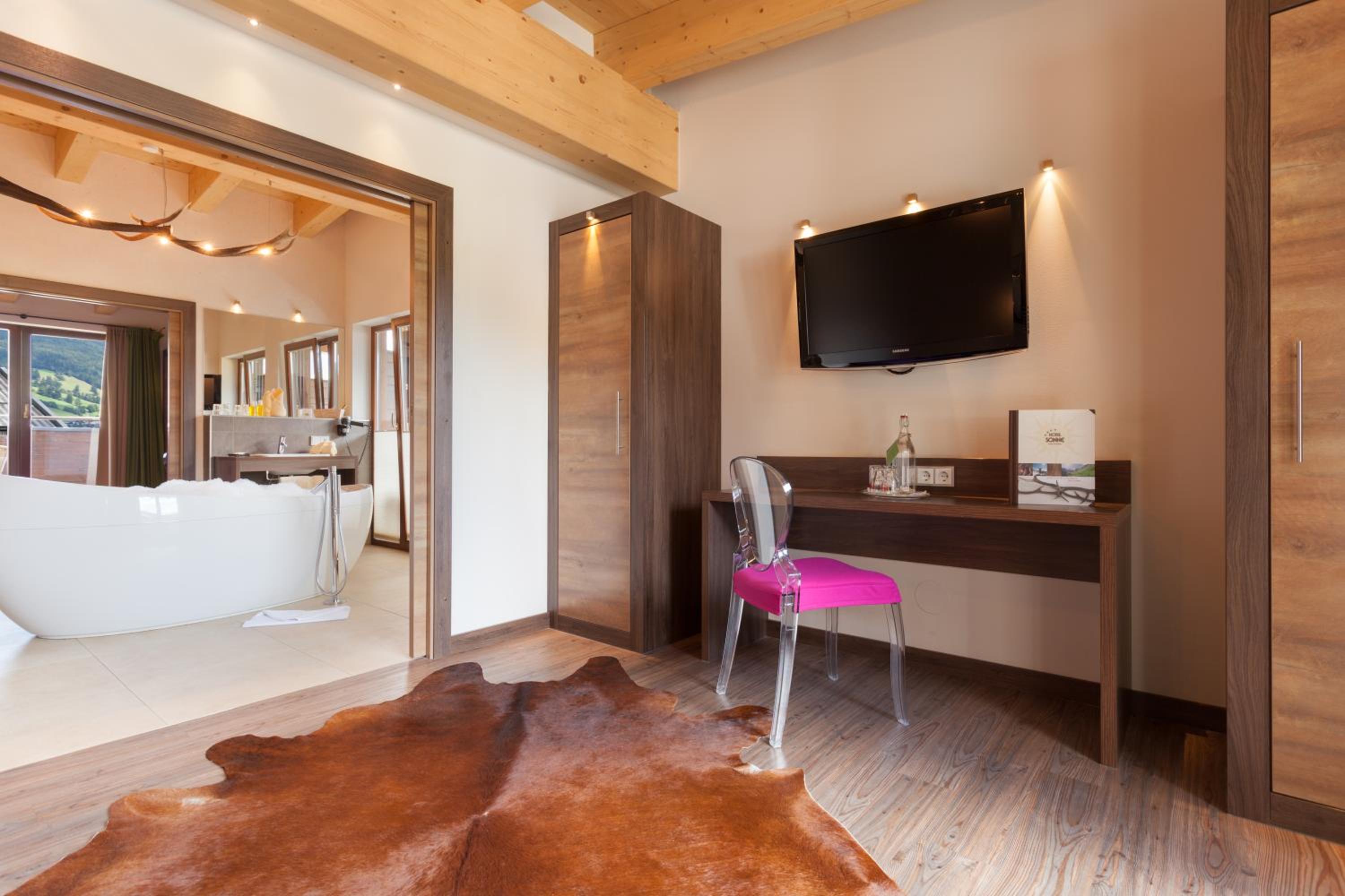Suite with Spa Bath photo 3