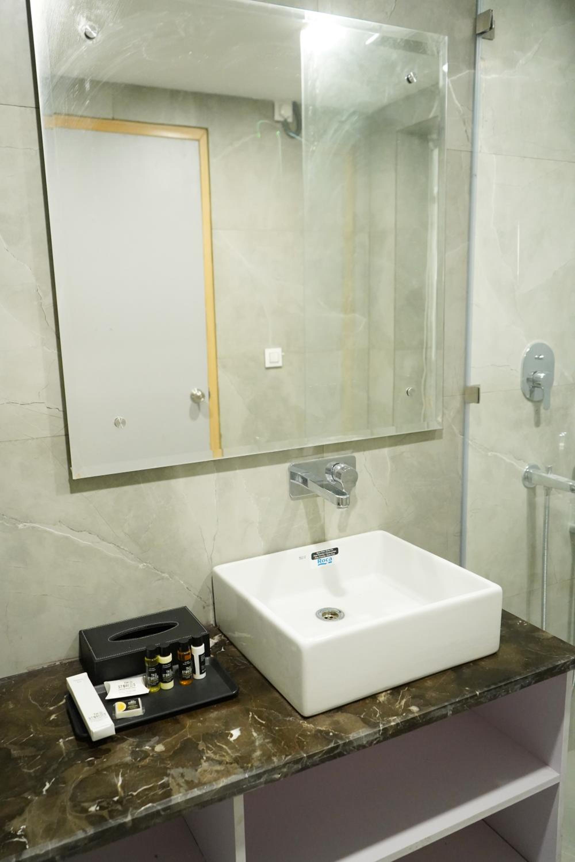 Deluxe Room - Photo 5