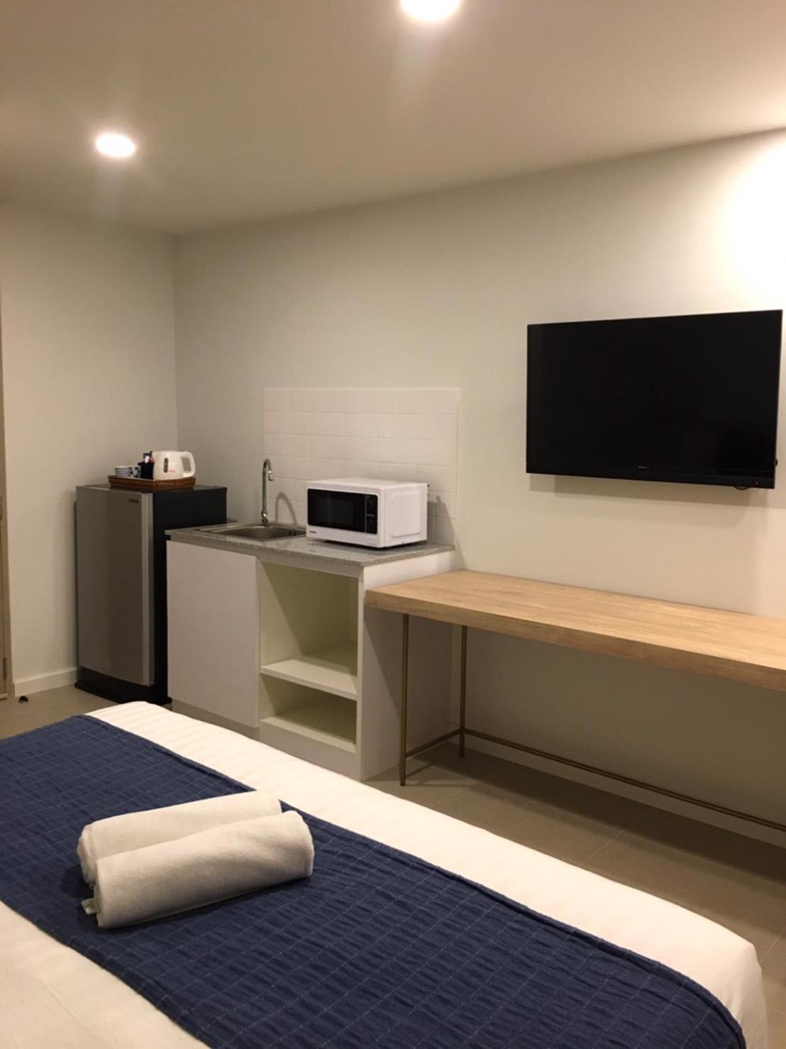 Standard King Room photo 3