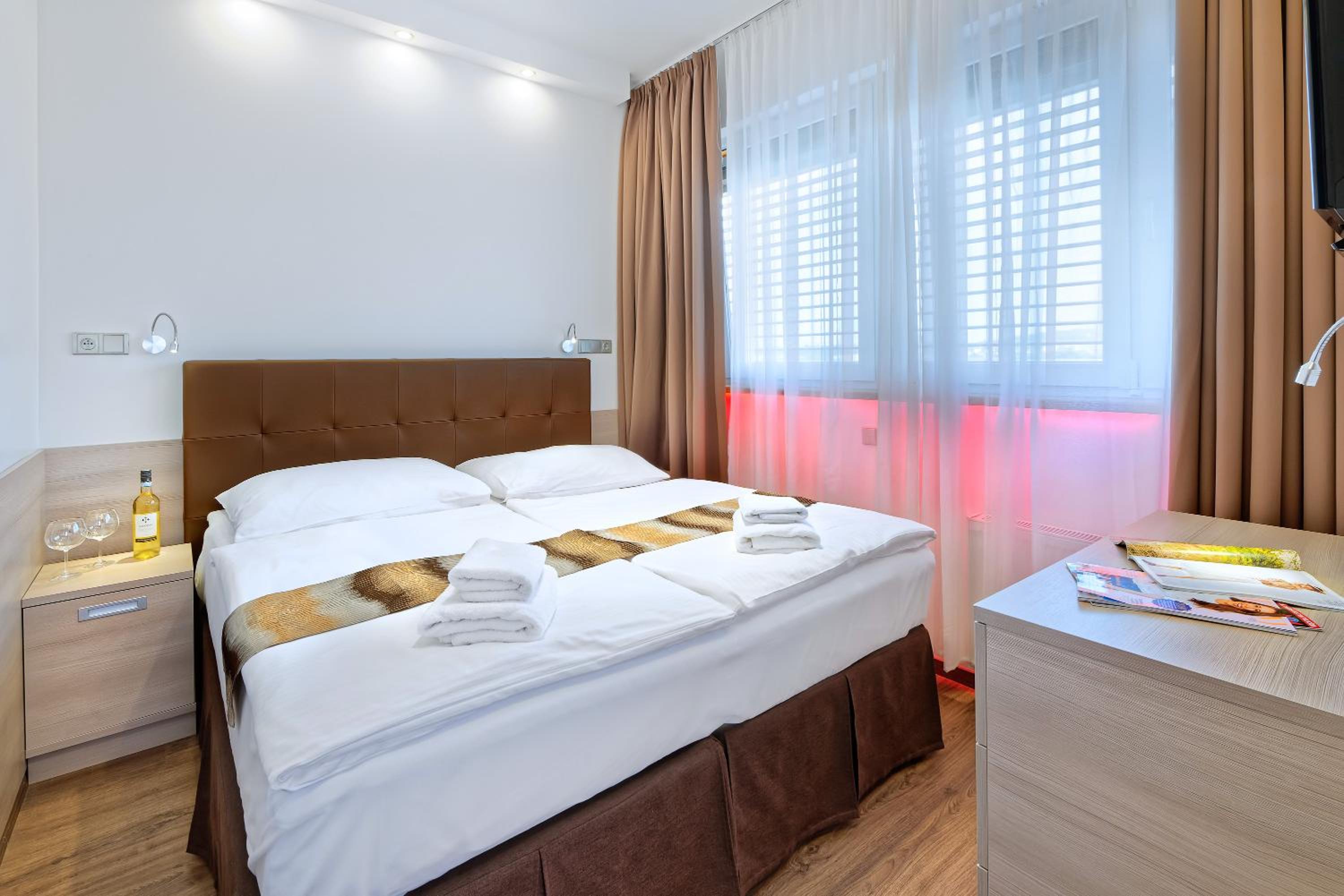 Deluxe Double or Twin Room with Pool Access