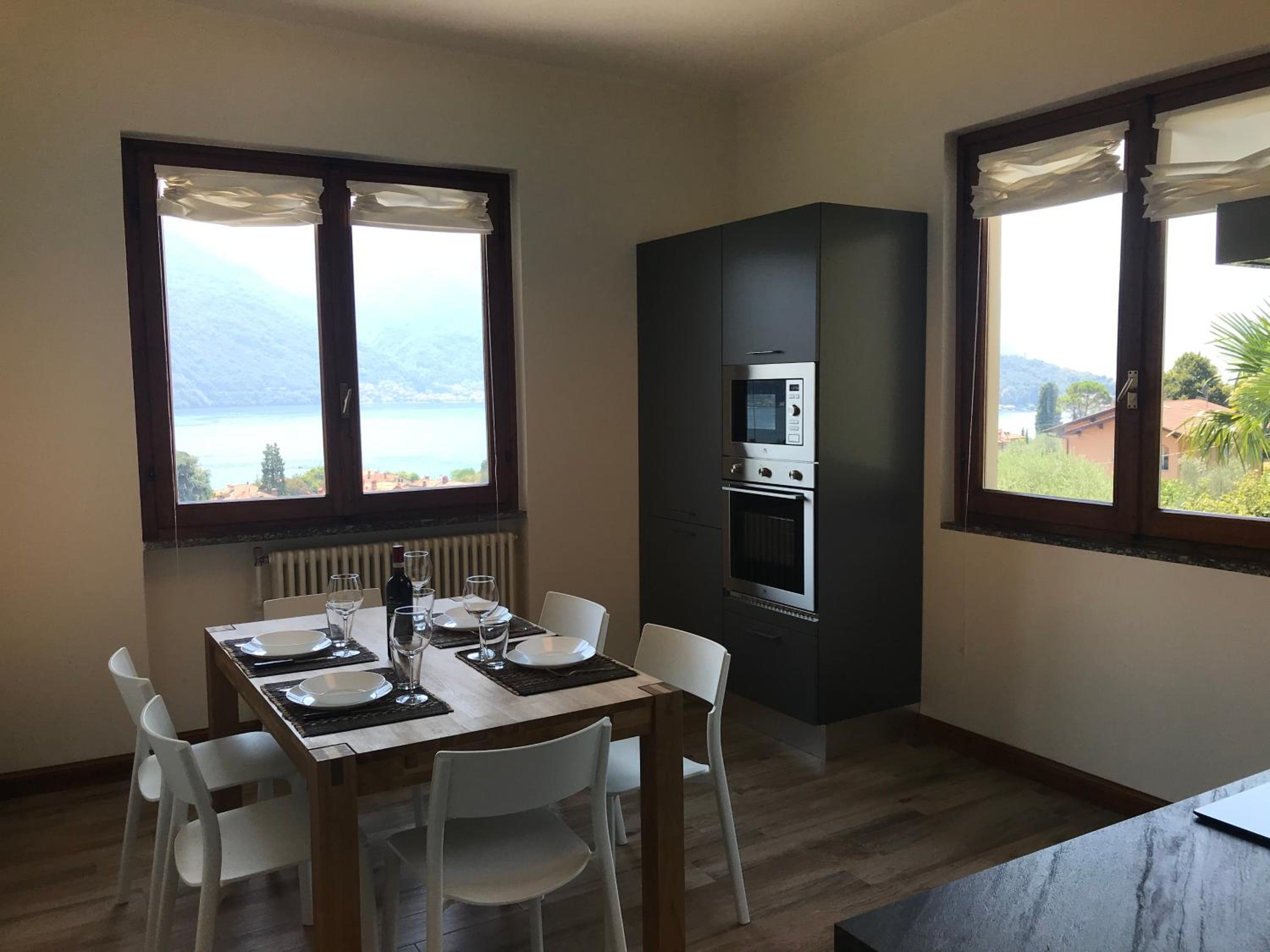 Three-Bedroom Apartment with Lake View photo 3