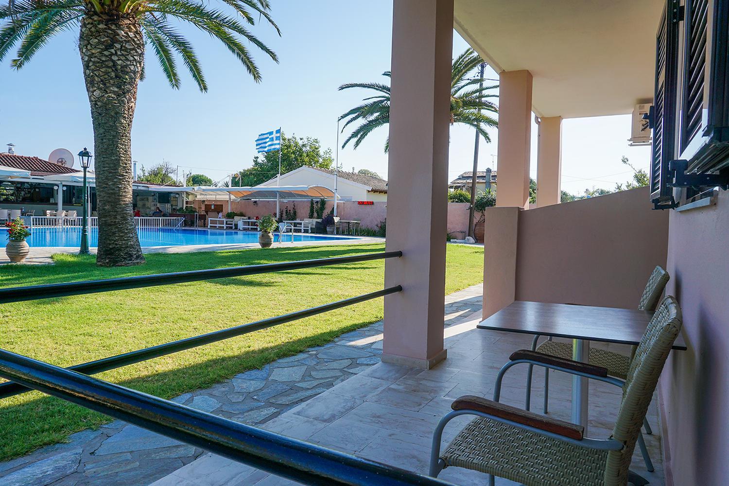Apartment with Pool View
