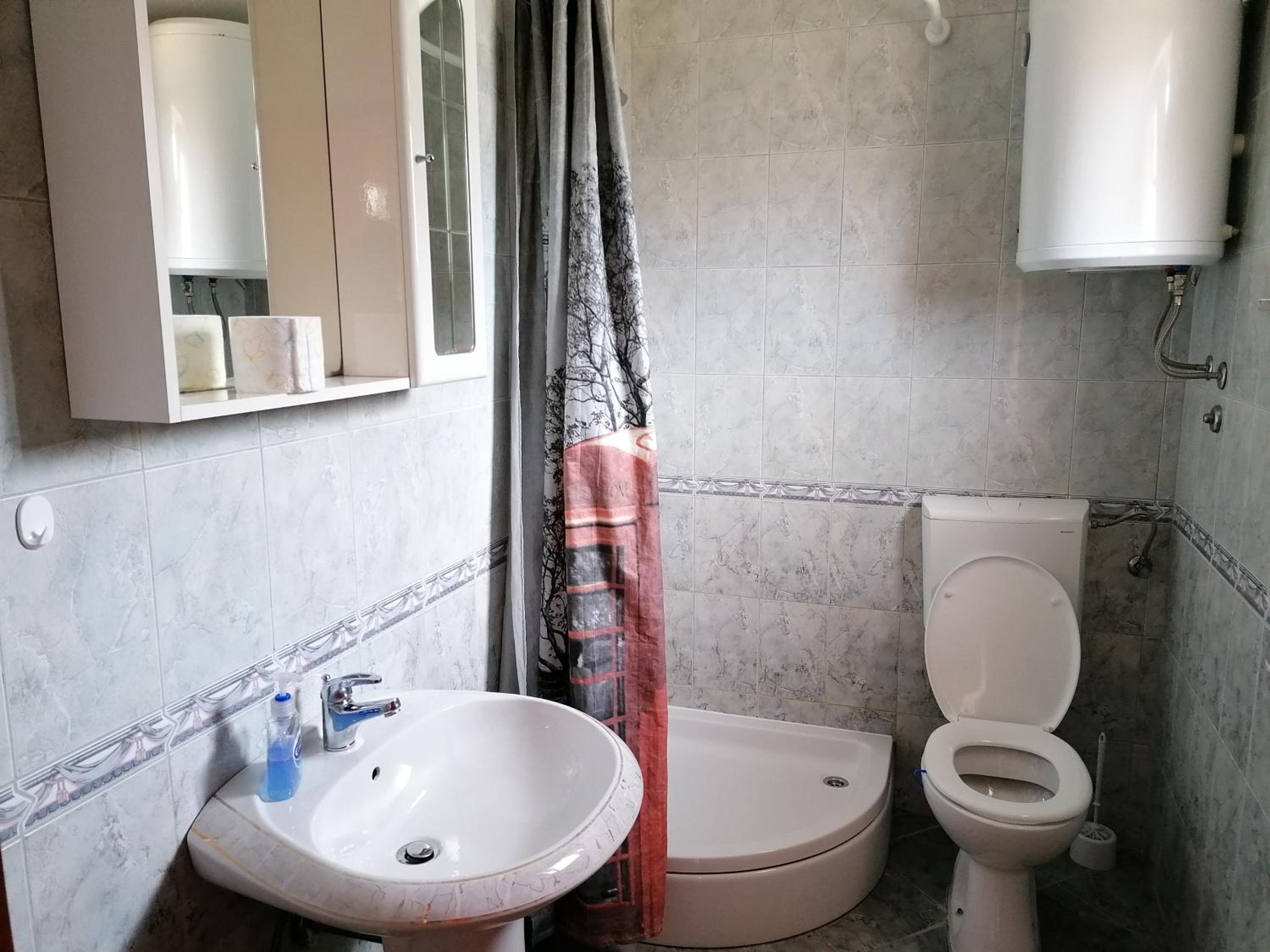 One-Bedroom Apartment - Photo 12