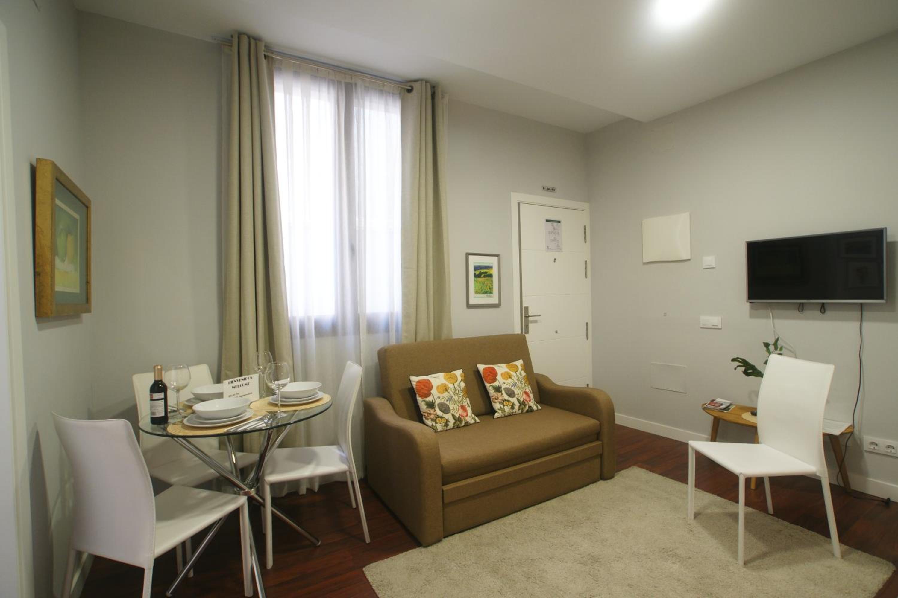 One-Bedroom Apartment photo 3