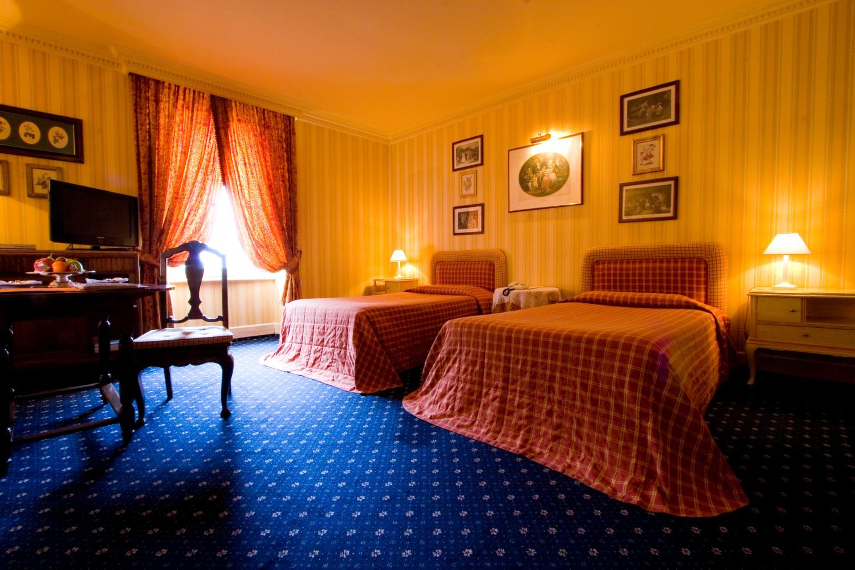 Superior Double or Twin Room with Lake View photo 2