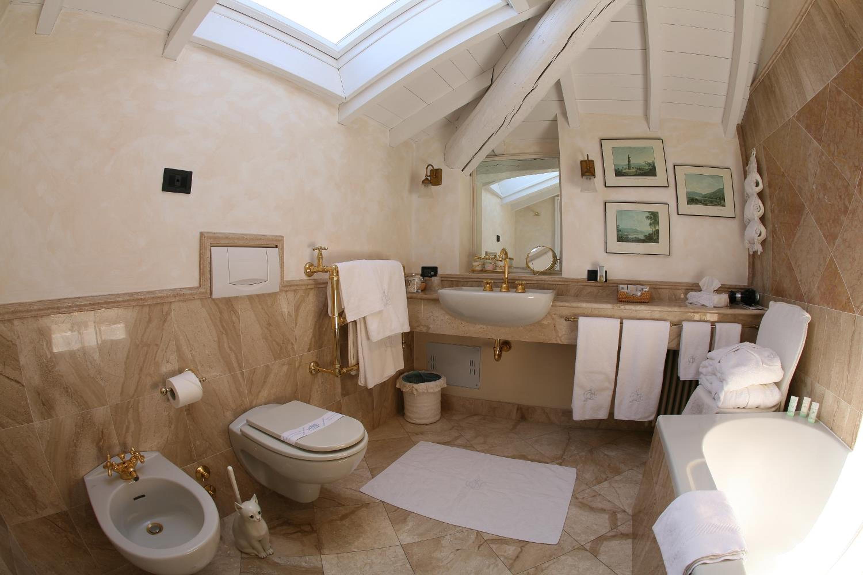 Superior Double or Twin Room with Lake View photo 3