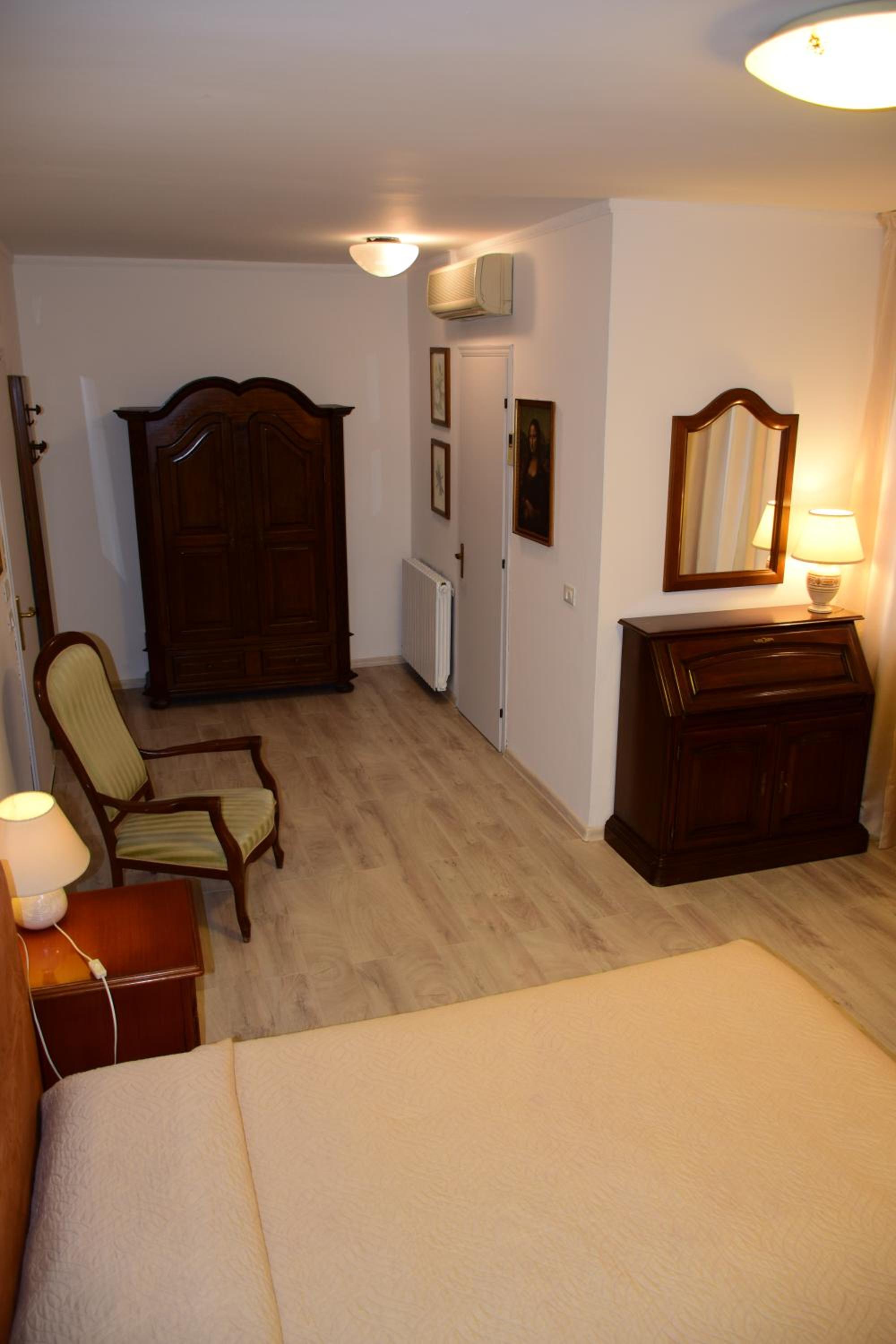 Double or Twin Room - Photo 6