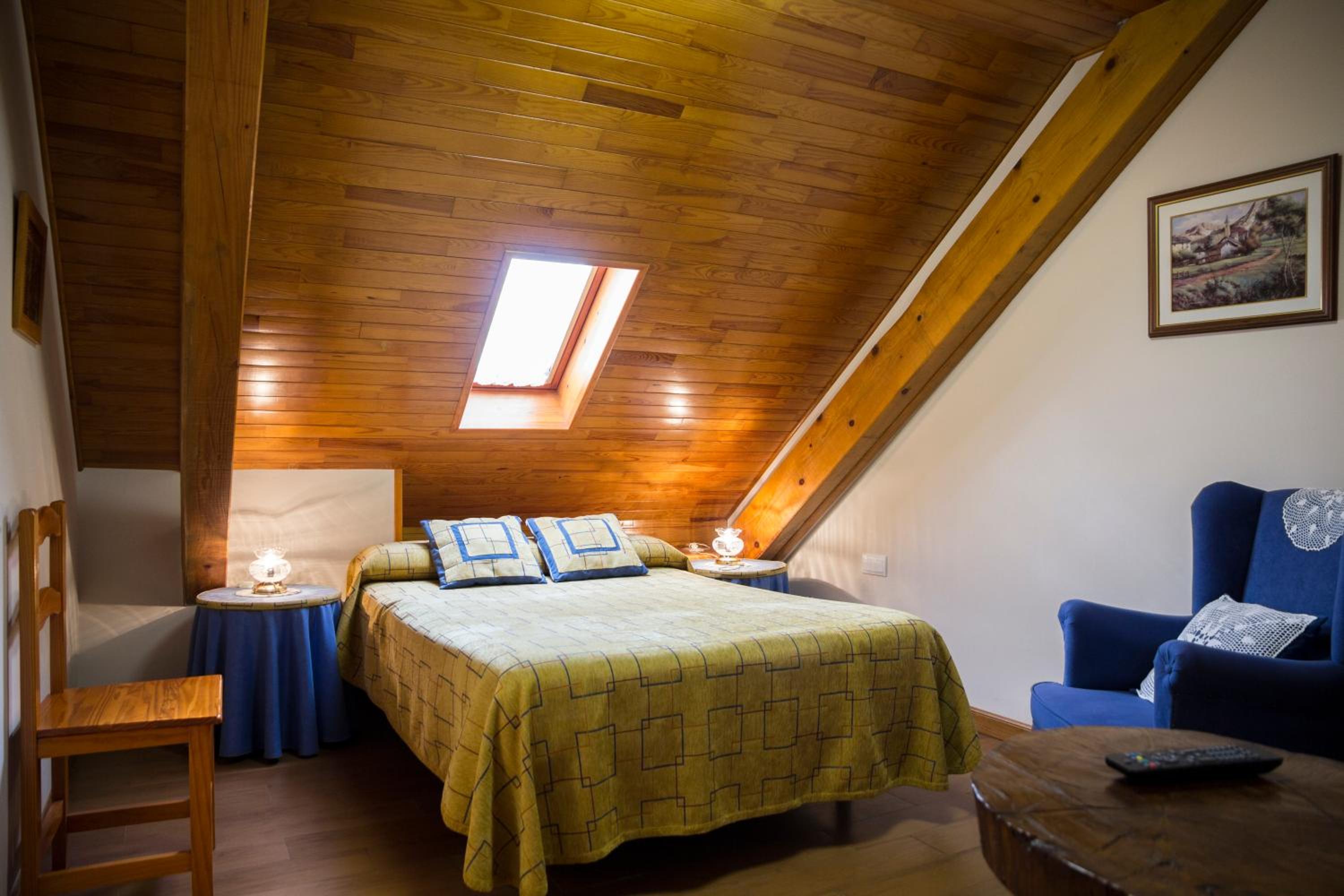 Double Room with Private Bathroom photo 2