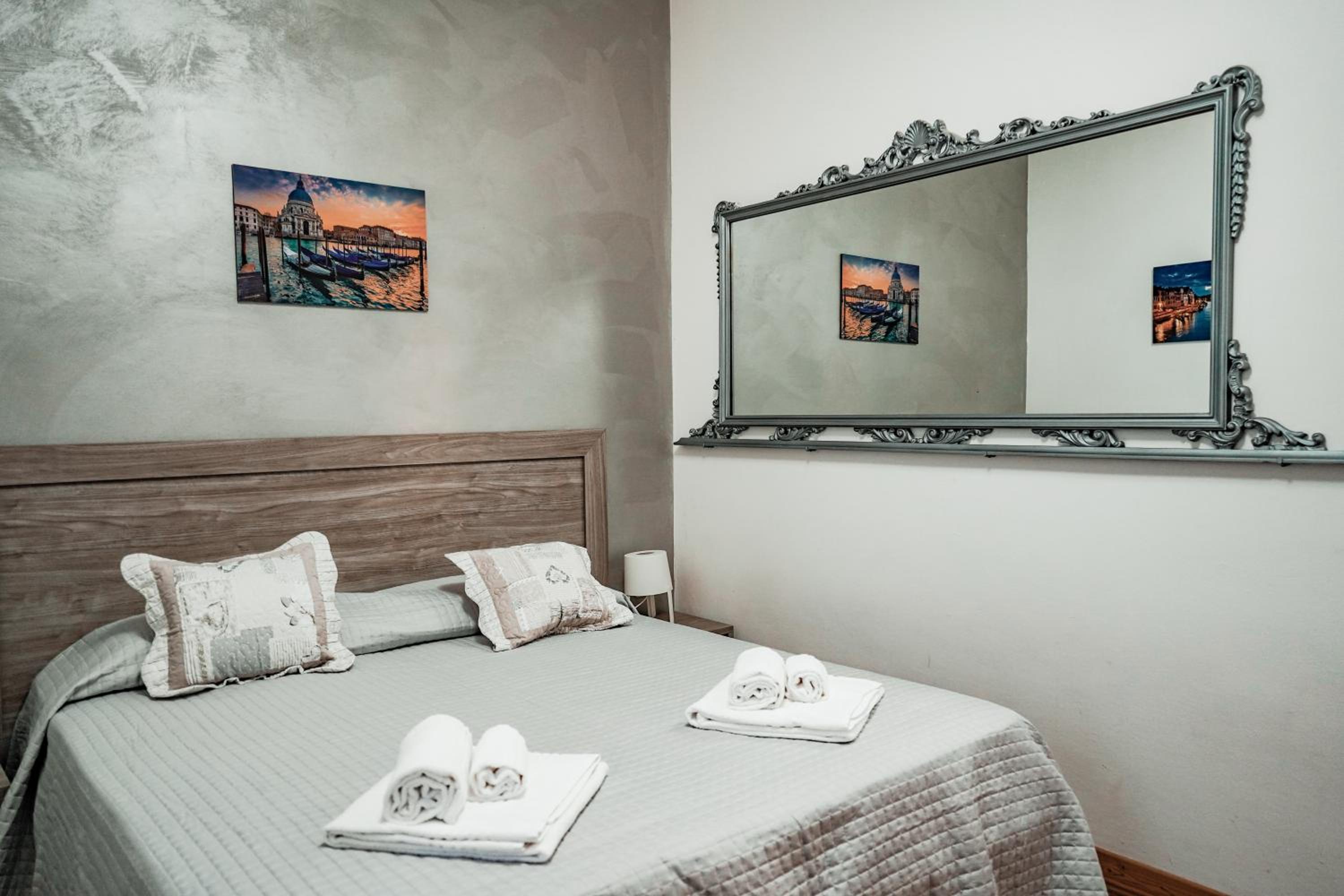 Deluxe Double or Twin Room - Photo 1