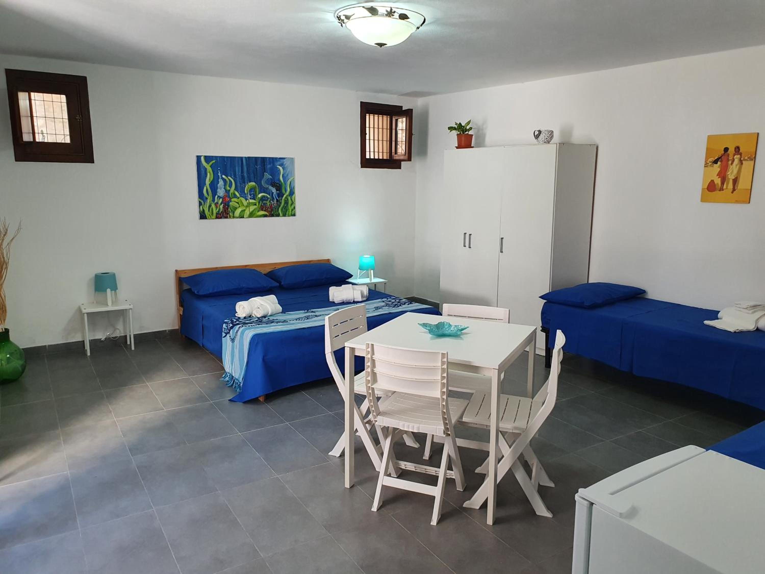 Quadruple Room with Private Bathroom - Photo 2