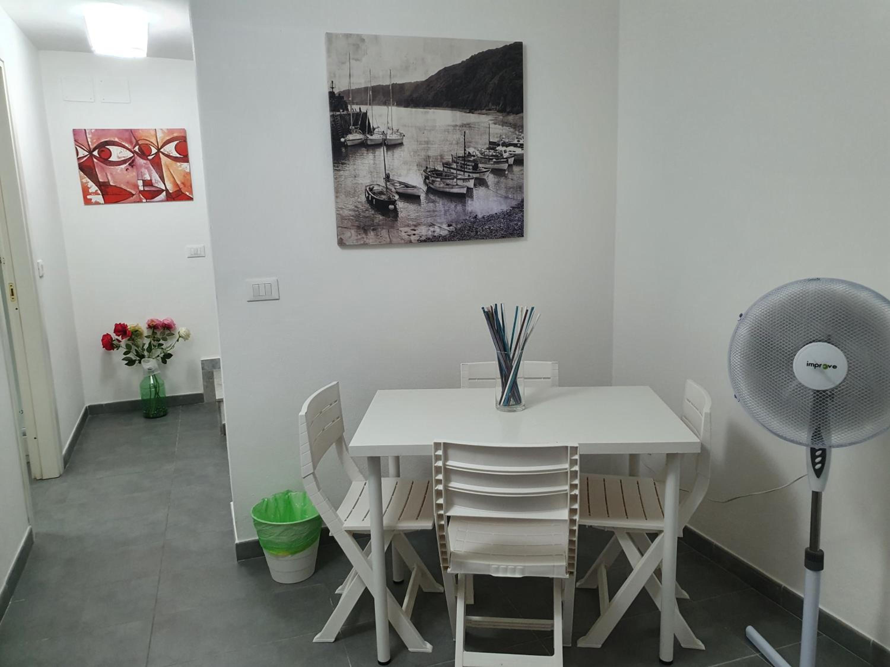 Quadruple Room with Balcony - Photo 3