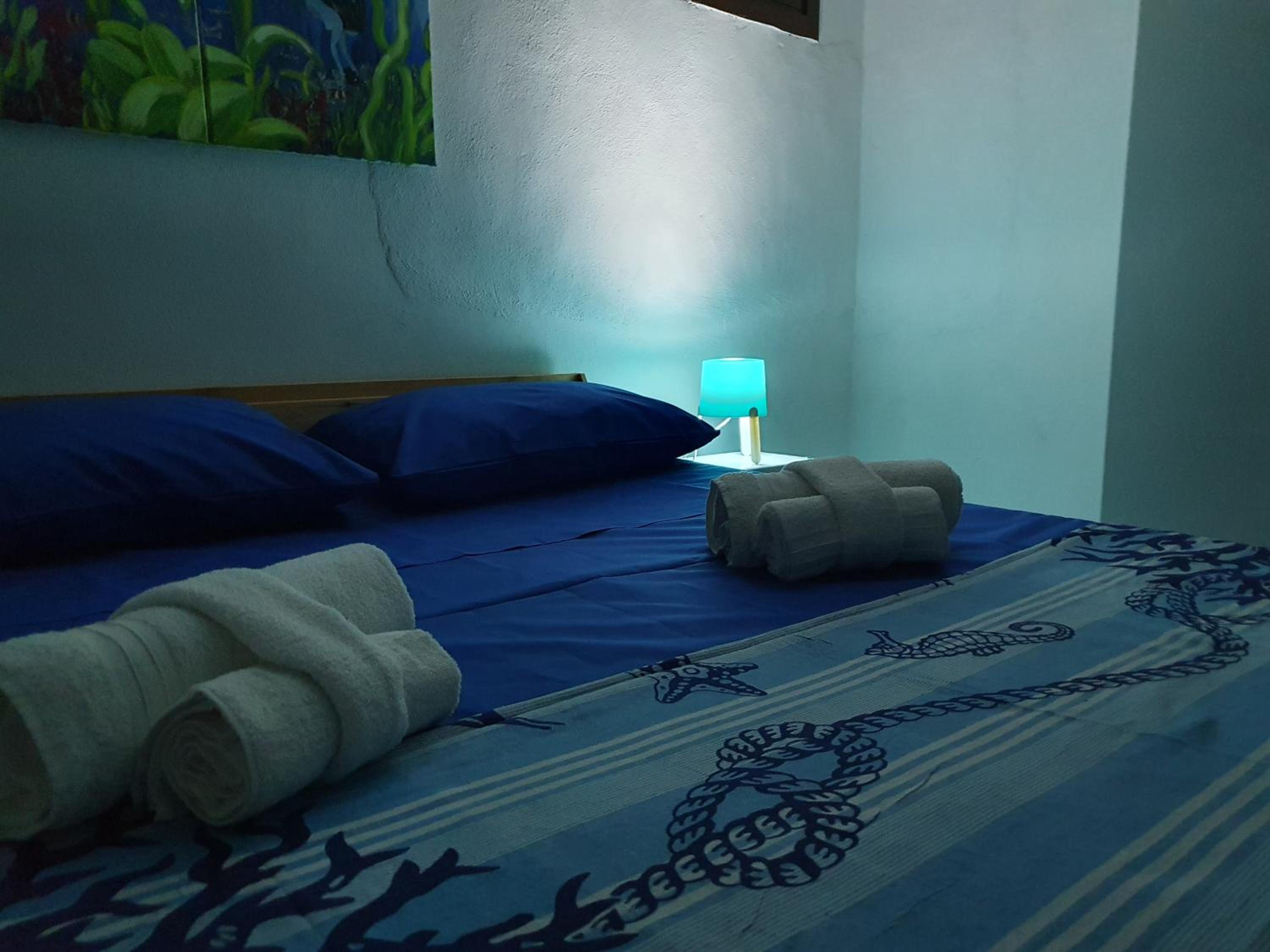 Quadruple Room with Private Bathroom - Photo 9