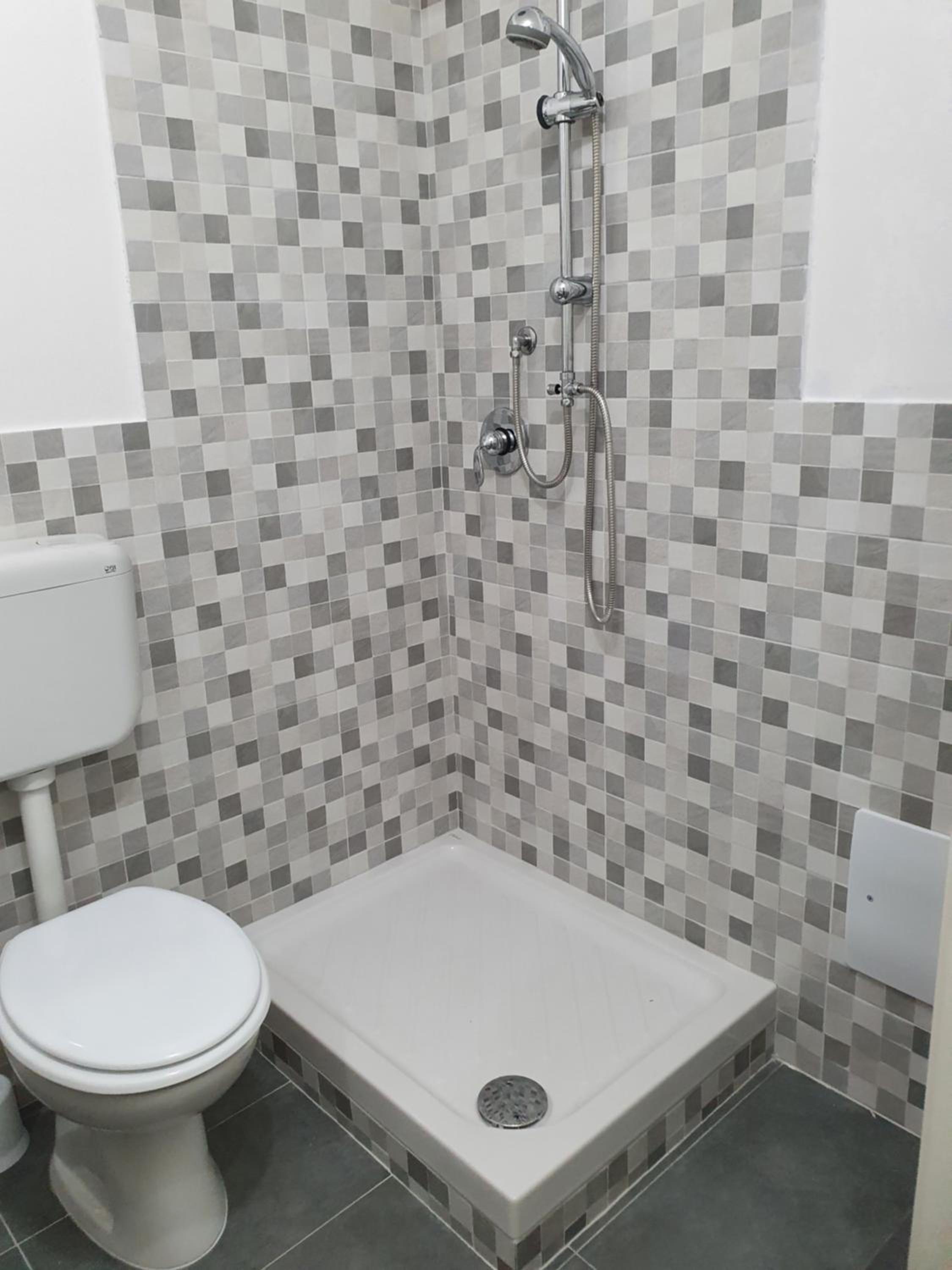 Quadruple Room with Private Bathroom - Photo 6