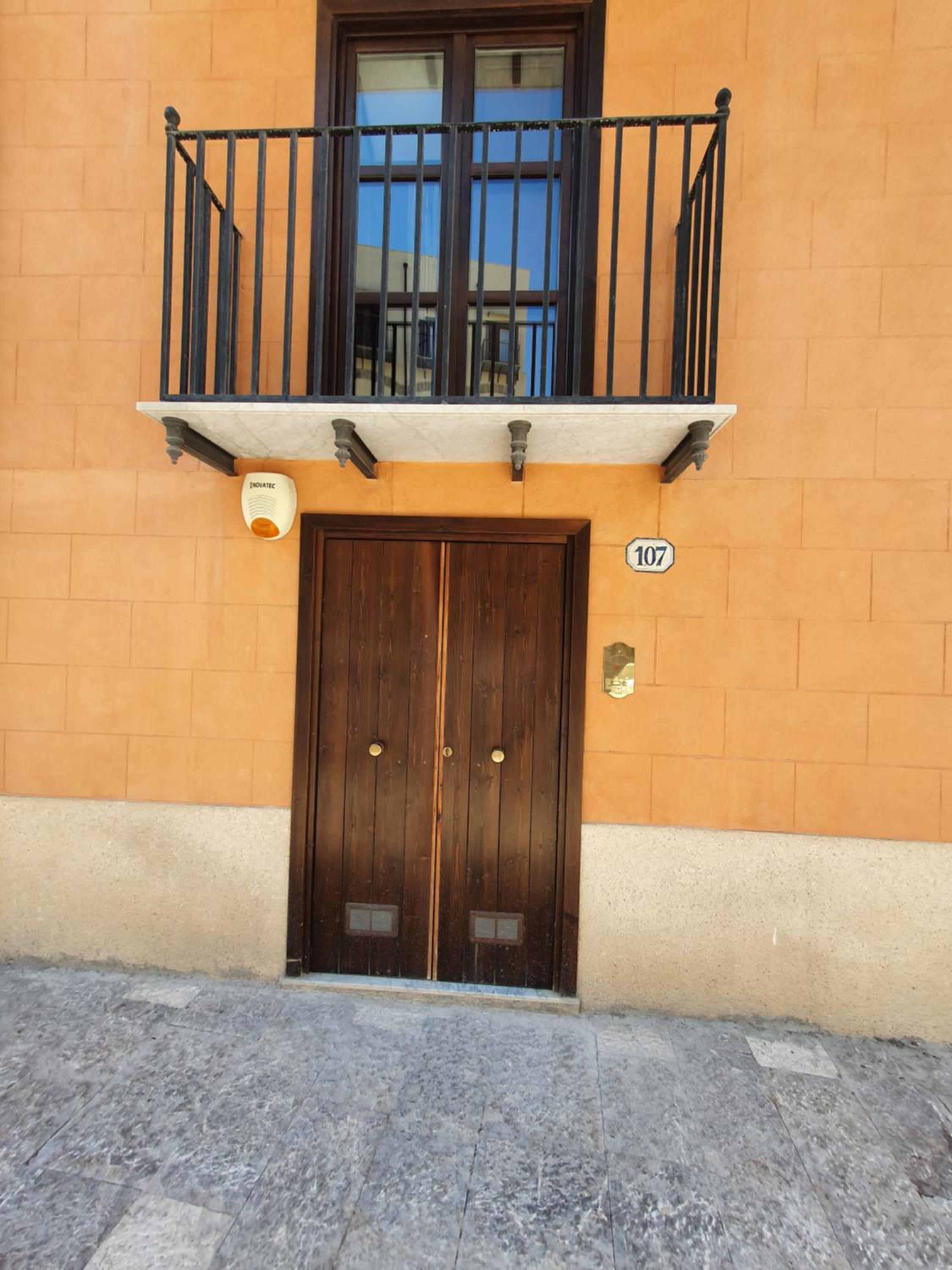 Quadruple Room with Balcony - Photo 4