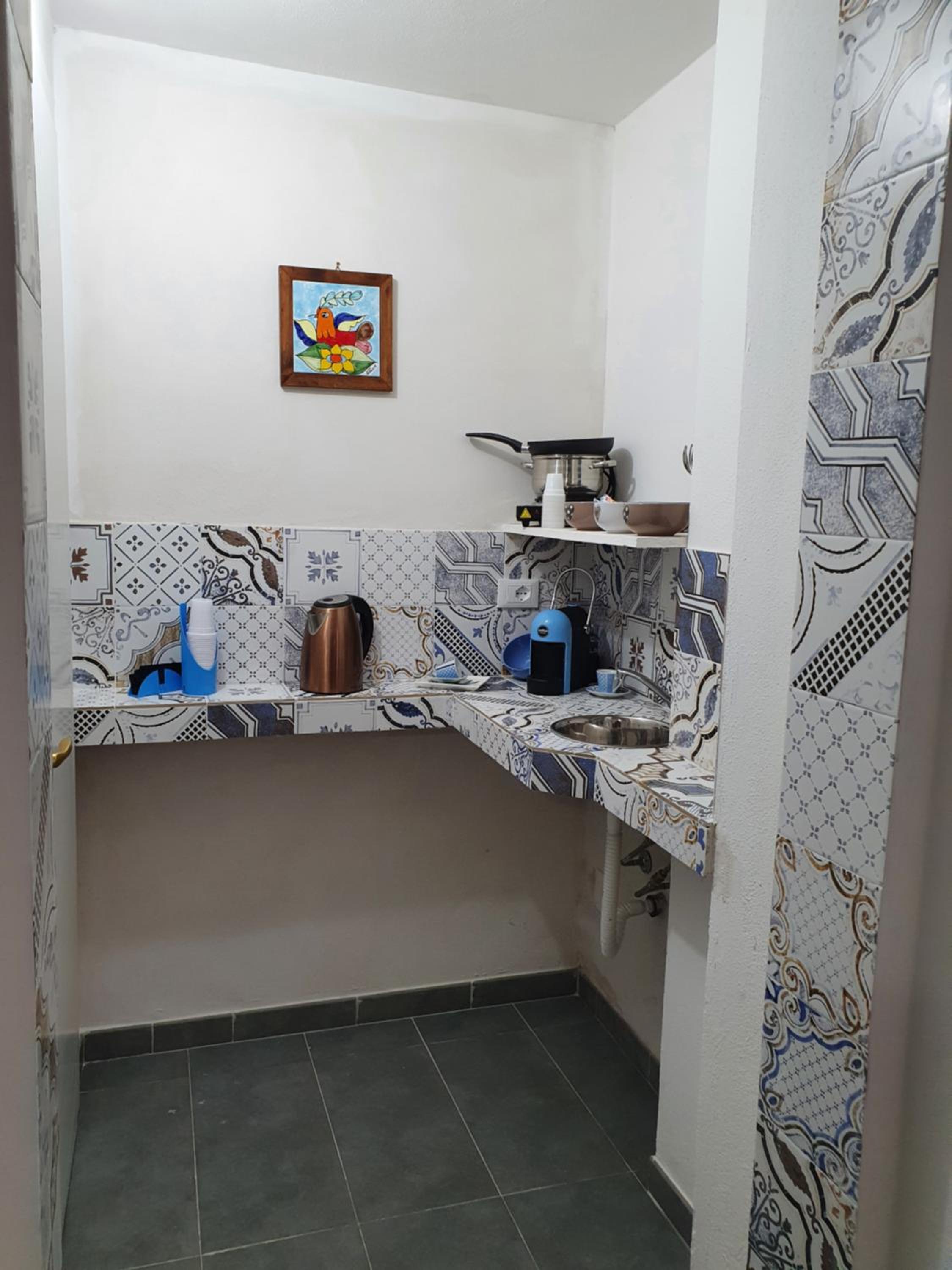 Quadruple Room with Private Bathroom - Photo 7