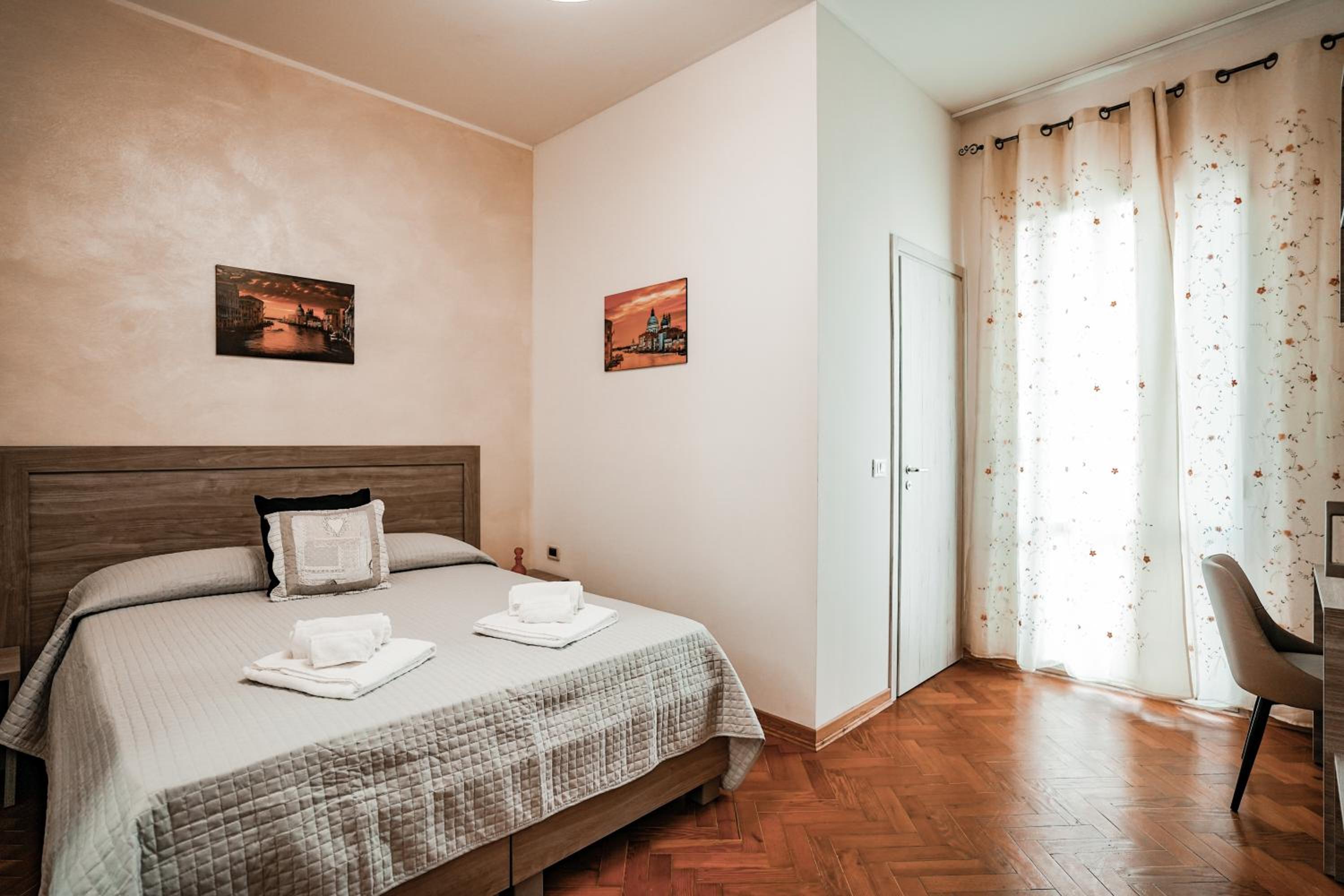 Double or Twin Room with Terrace - Photo 1