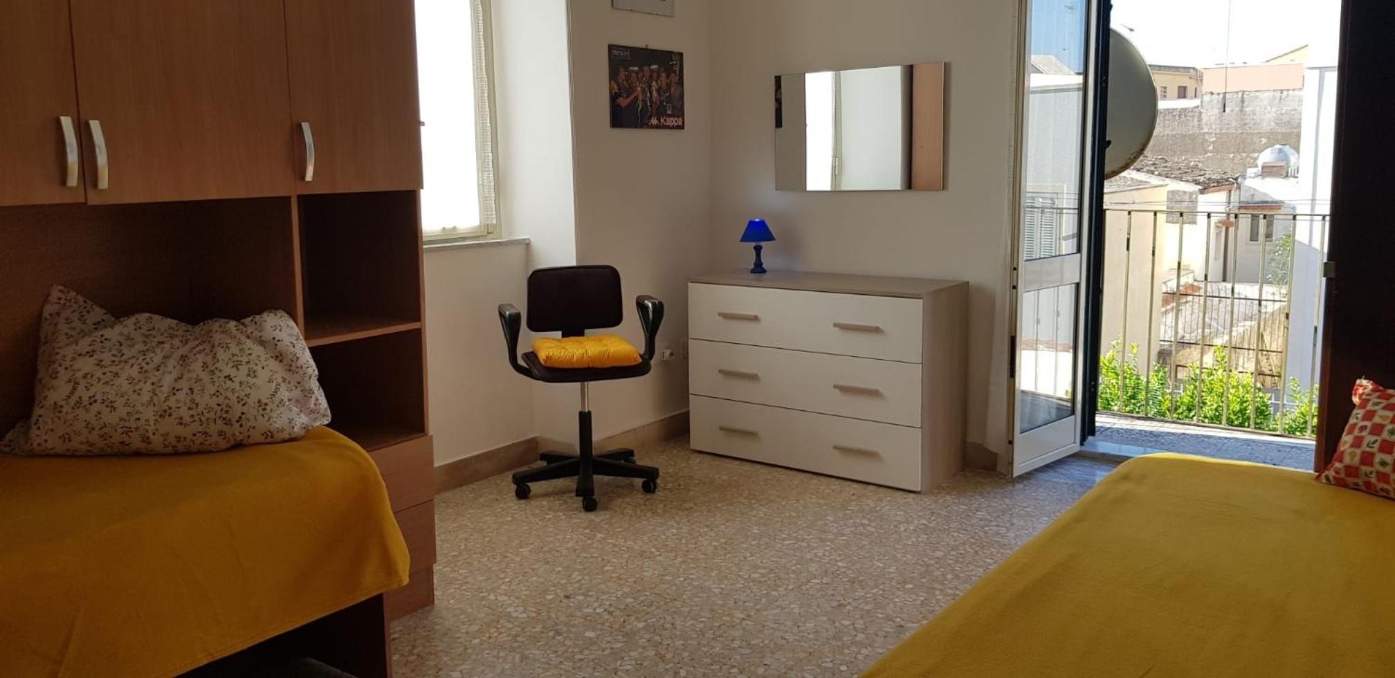 Two-Bedroom House - Photo 22