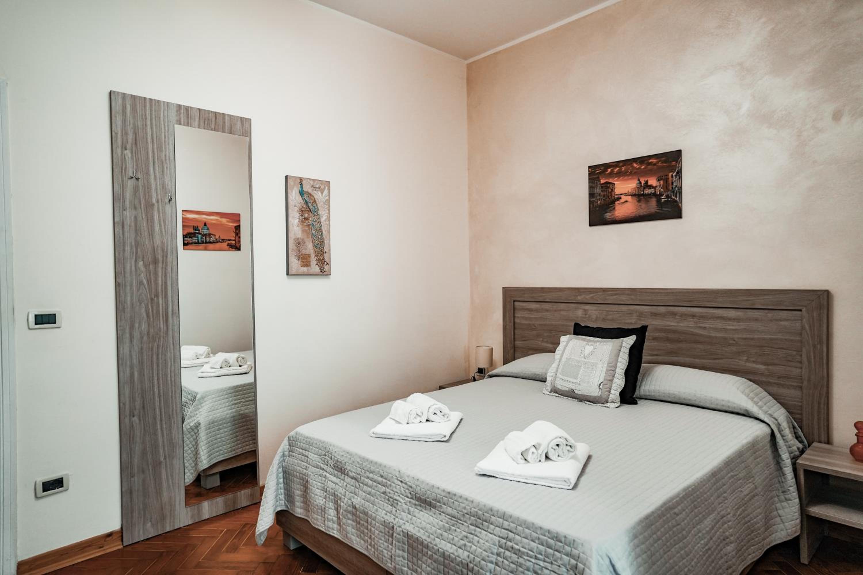 Double or Twin Room with Terrace - Photo 4