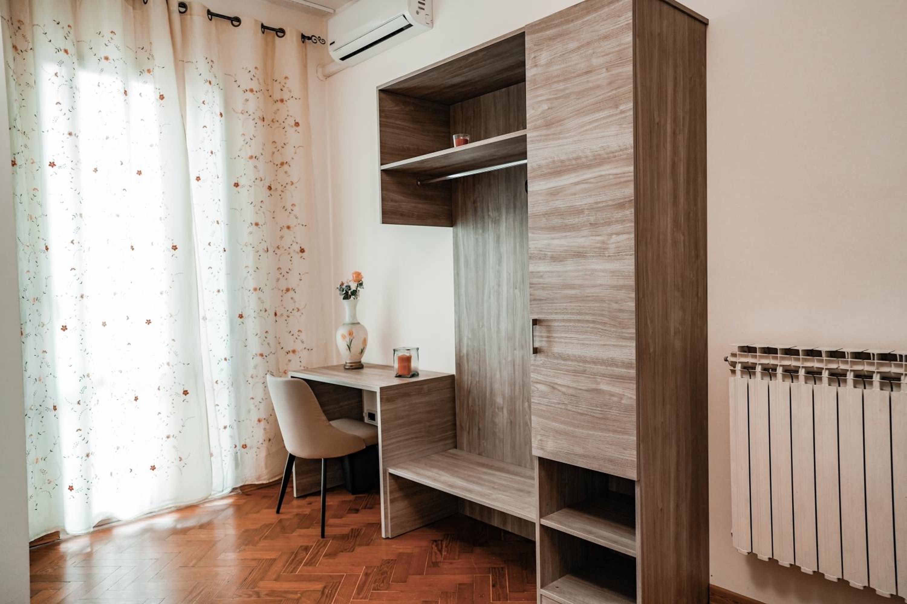 Double or Twin Room with Terrace - Photo 2