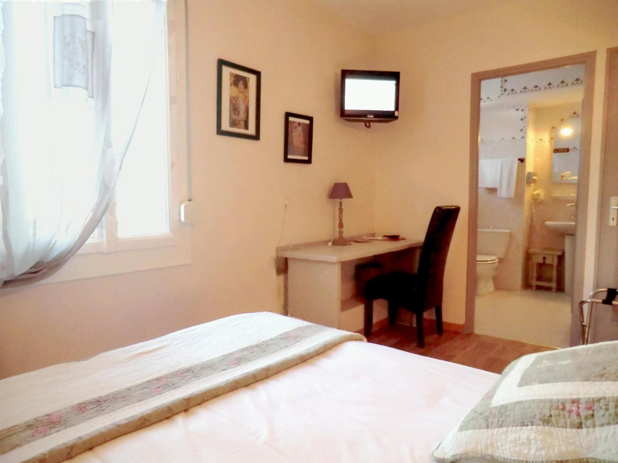 Economy Double Room (10m2) - Photo 2